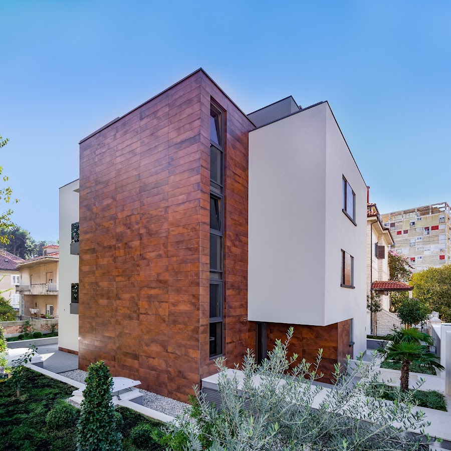 Residence by Vestibul Palace