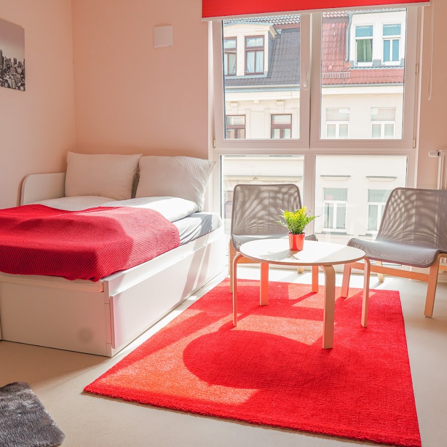 FULL HOUSE Studios & Apartments