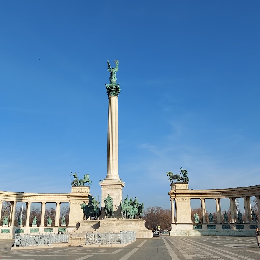 Heroes' Square