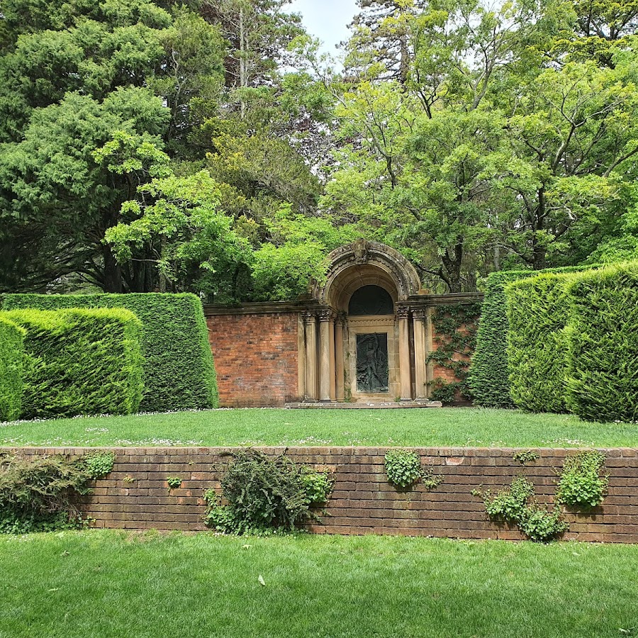 Everglades House & Gardens - Leura