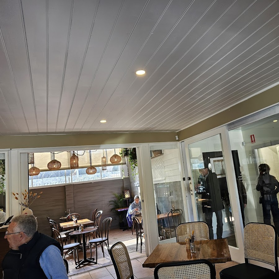 Gia Cafe & Bistro