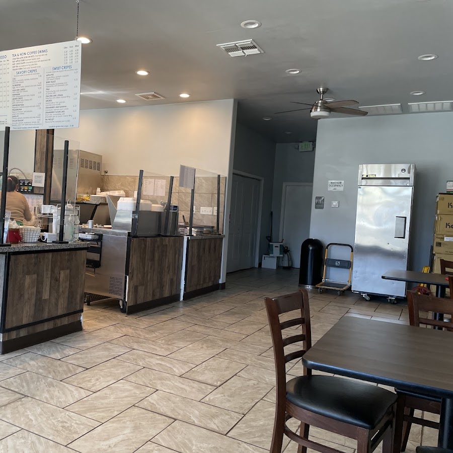 Lynn's Coffee & Crepes