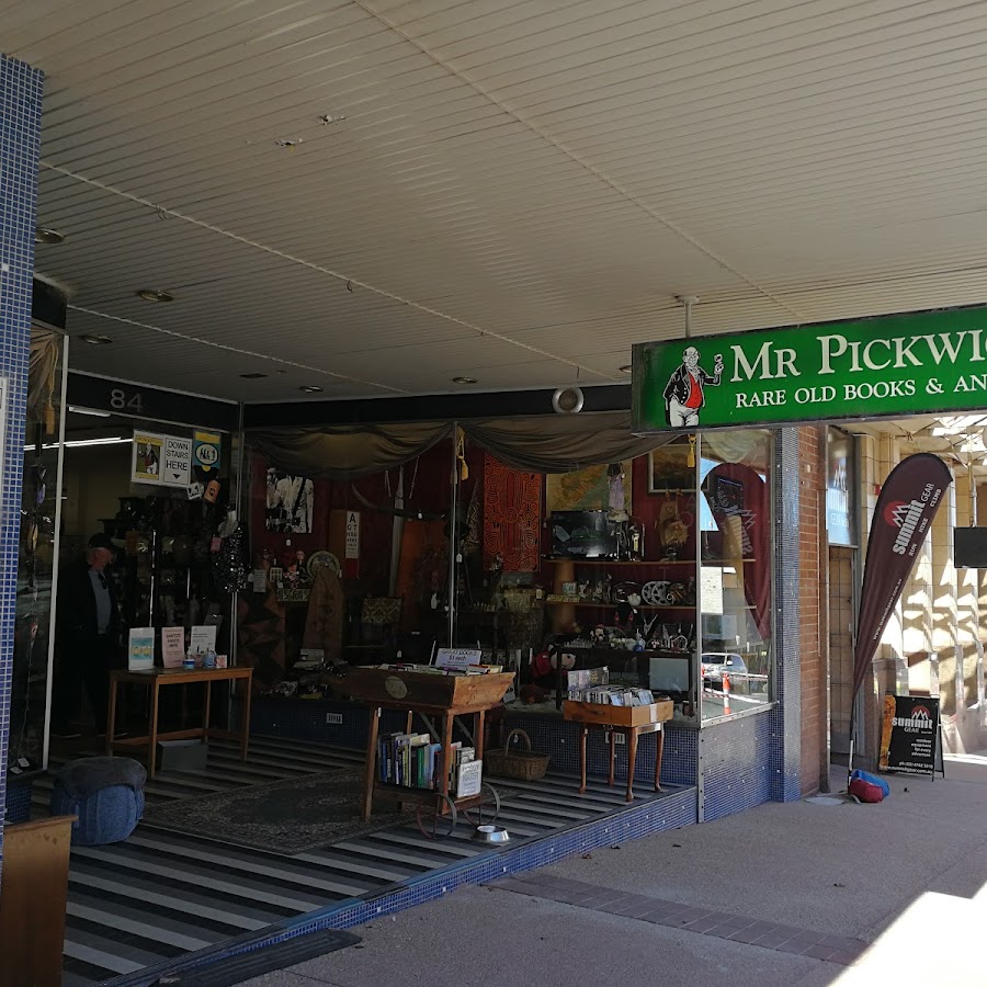 Mr Pickwick's Fine Old Books