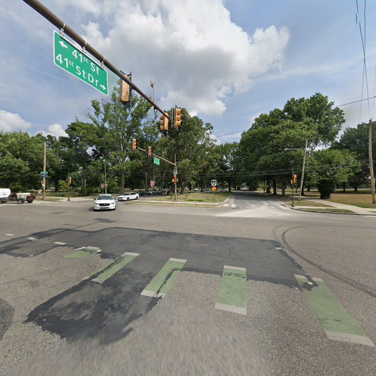 Bus Stop: Parkside Ave & 41st St Dr