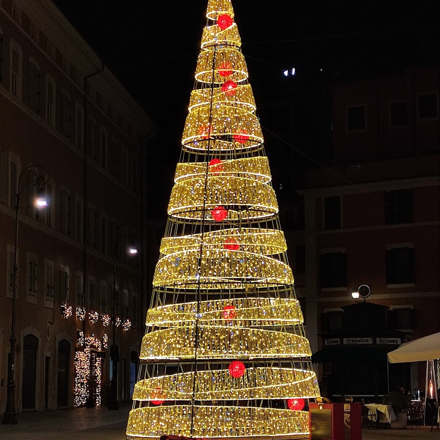Piazza San Lorenzo in Lucina
