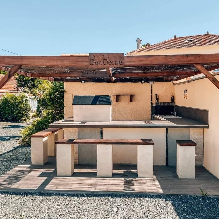 Rêve D'azur, Plage à Pied, Piscine, Parking & Terrasse BBQ, Wifi et Draps Inclus en Bord de Mer à La Nartelle