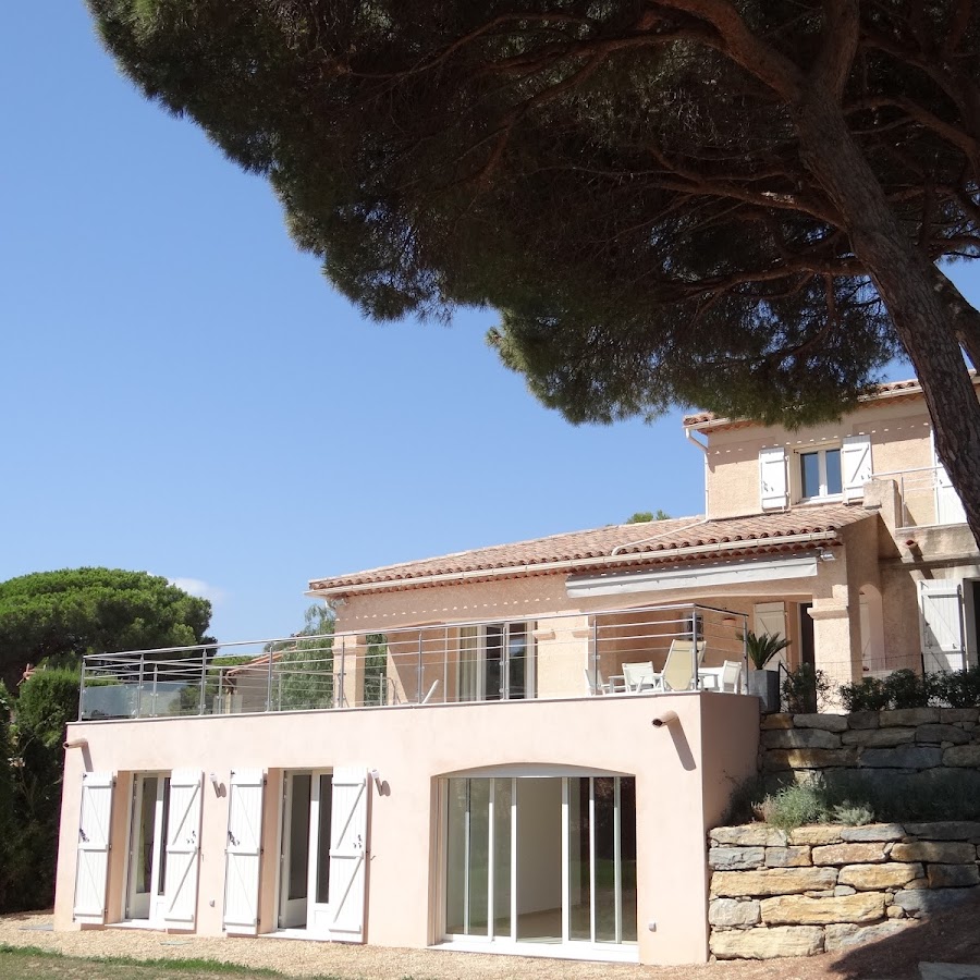 Villa les Iris : location de vacances vue mer 6 à 8 personnes avec piscine et proche plage dans le var
