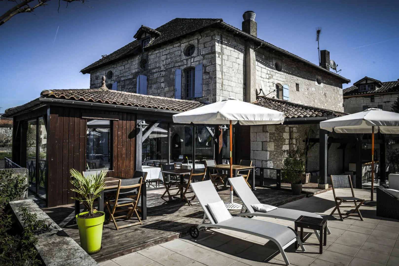HOSTELLERIE LES GRIFFONS