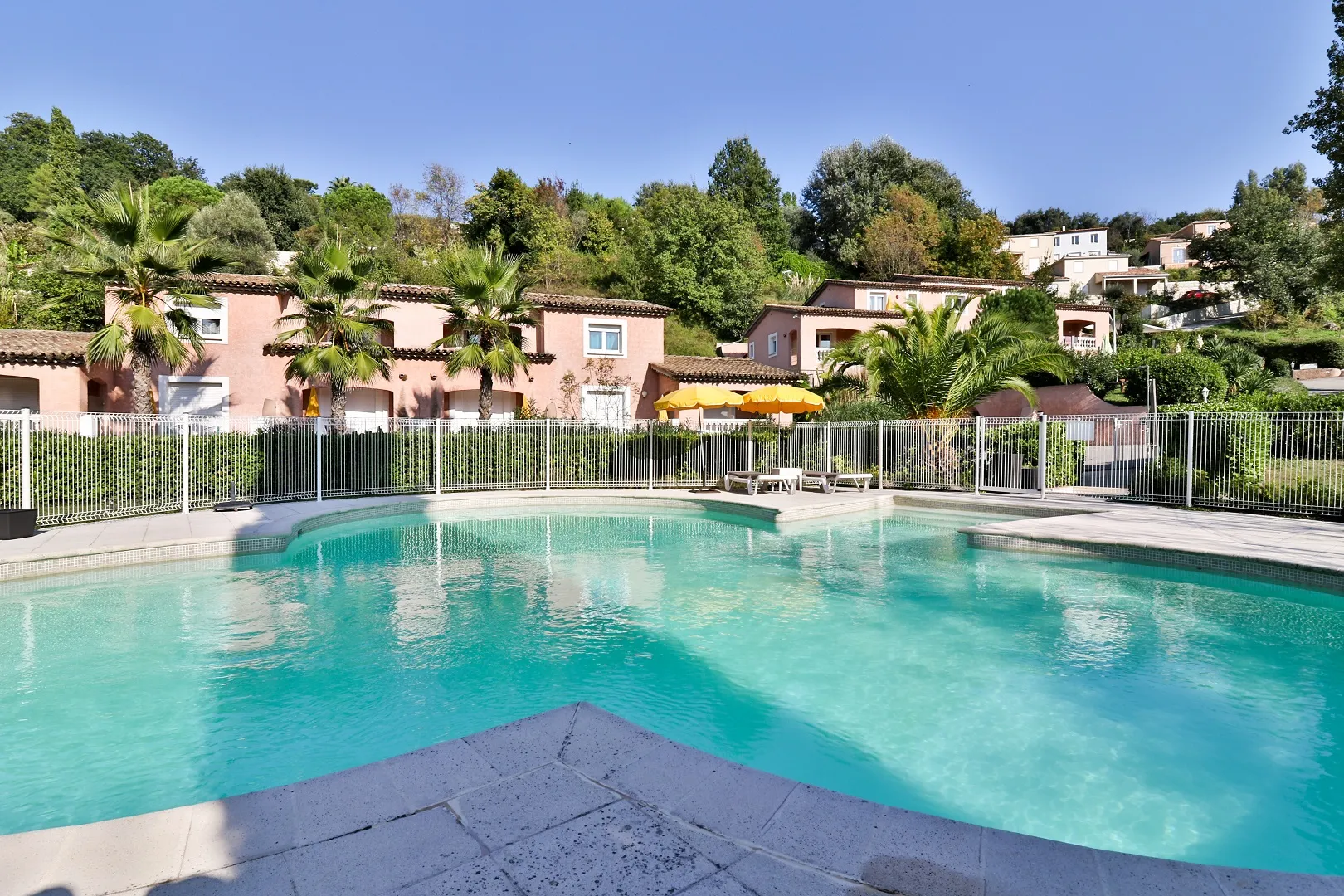 LES BASTIDES SAINT PAUL