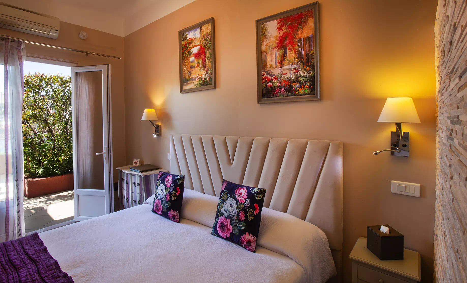 HÔTEL LES FLOTS BLEUS