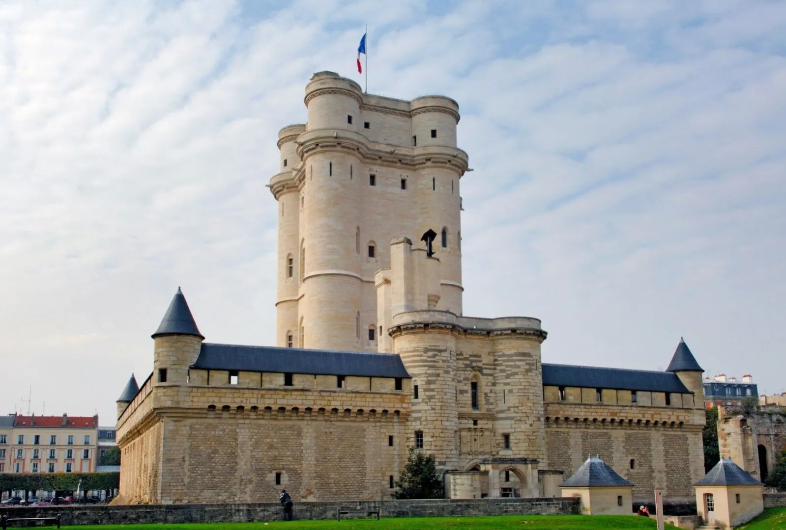 HÔTEL DONJON VINCENNES