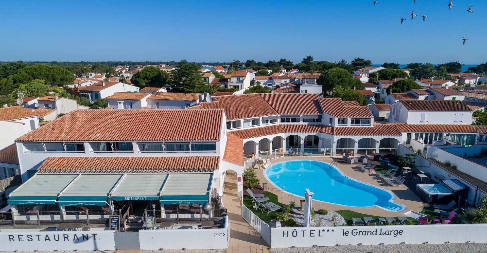 HÔTEL LE GRAND LARGE