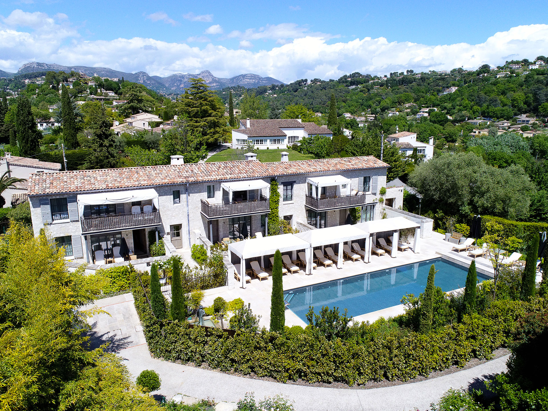 HÔTEL LE MAS DE PIERRE