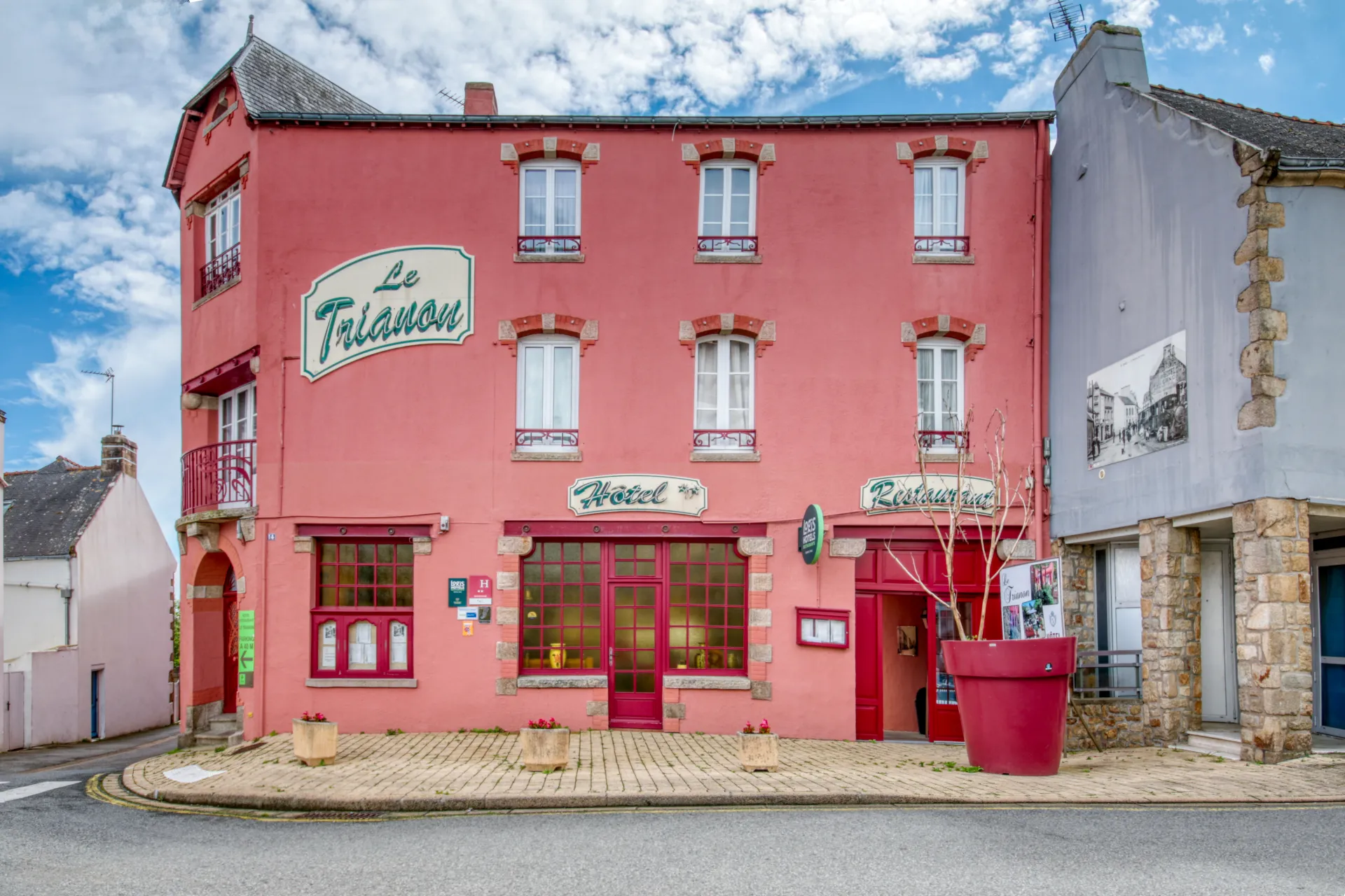 HÔTEL RESTAURANT LE TRIANON