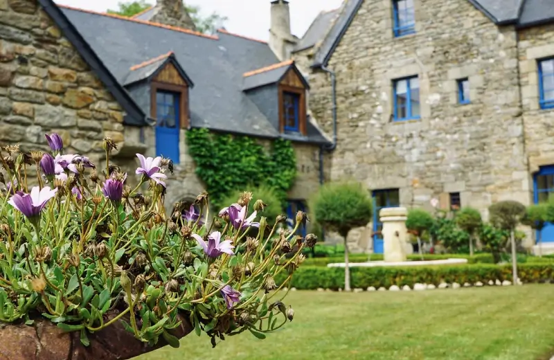 MANOIR DES DOUETS FLEURIS