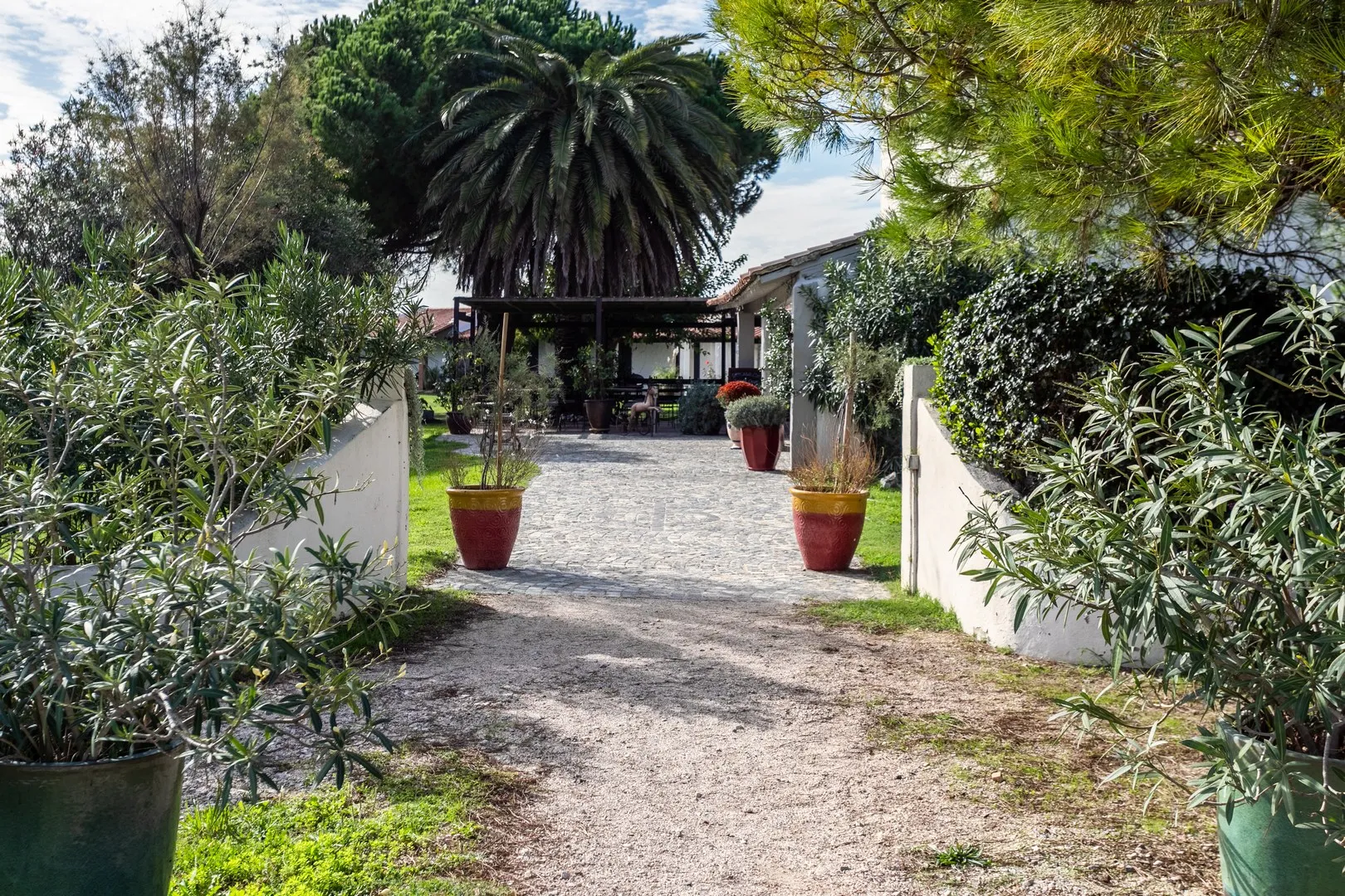 LE PETIT MAS DES BARRES