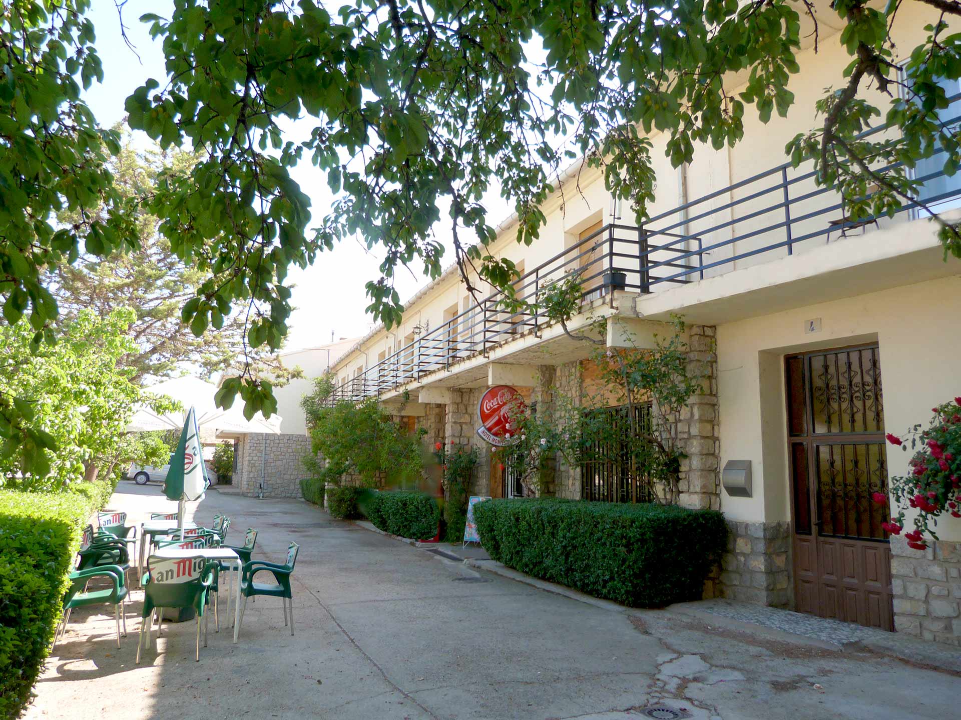 Montes Universales