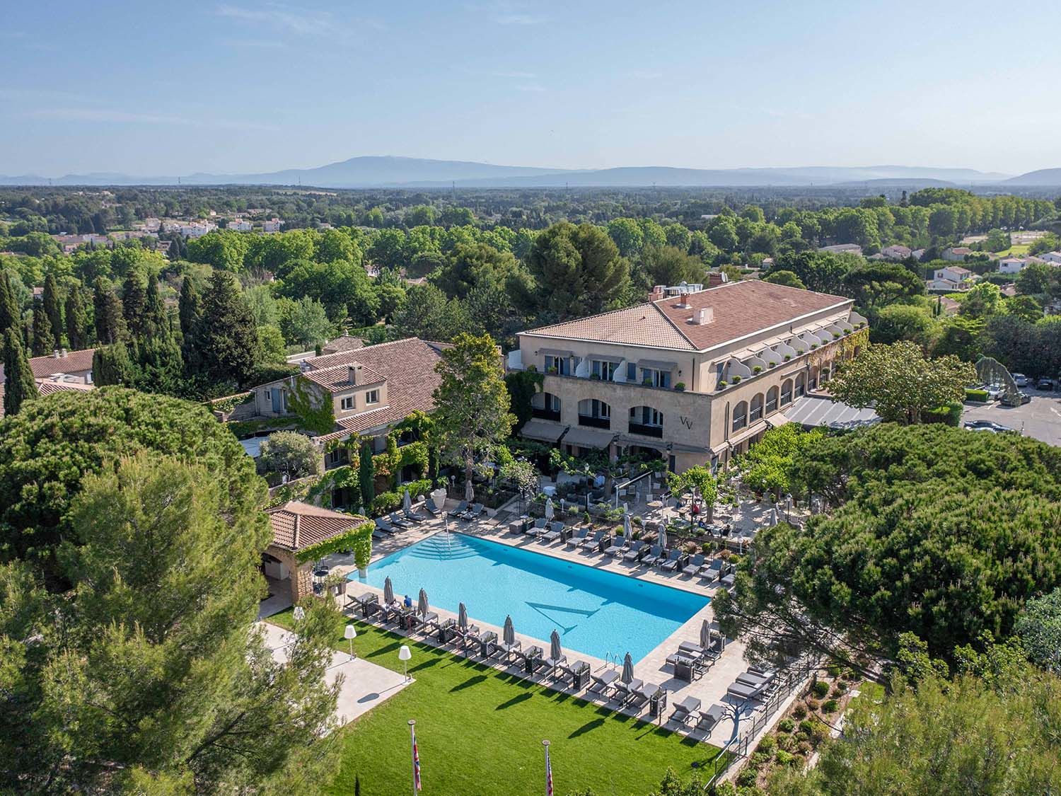 SAS HOSTELLERIE DU VALLON DE VALRUGUES