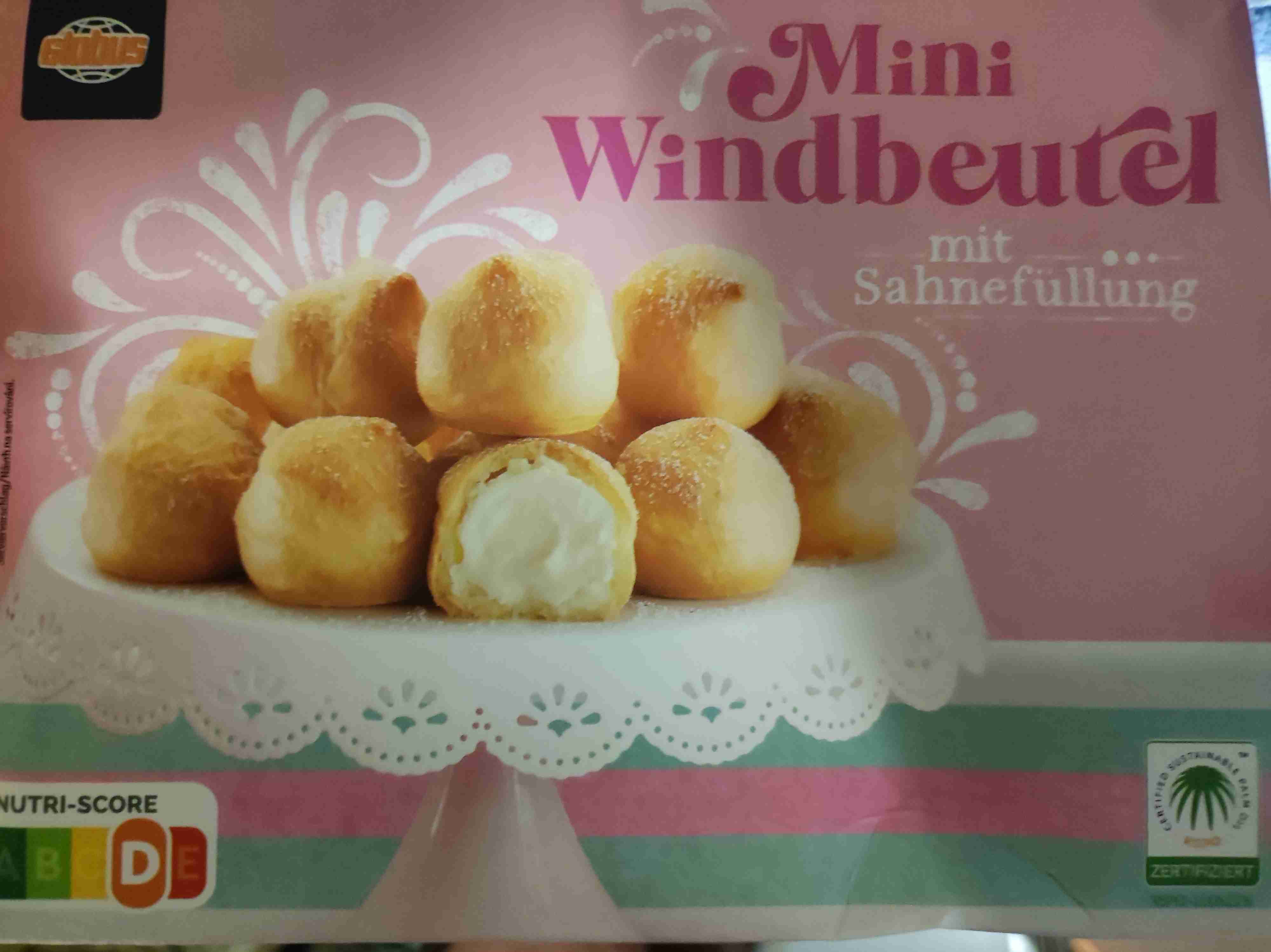 Mini Windbeutel mit Sahnefüllung