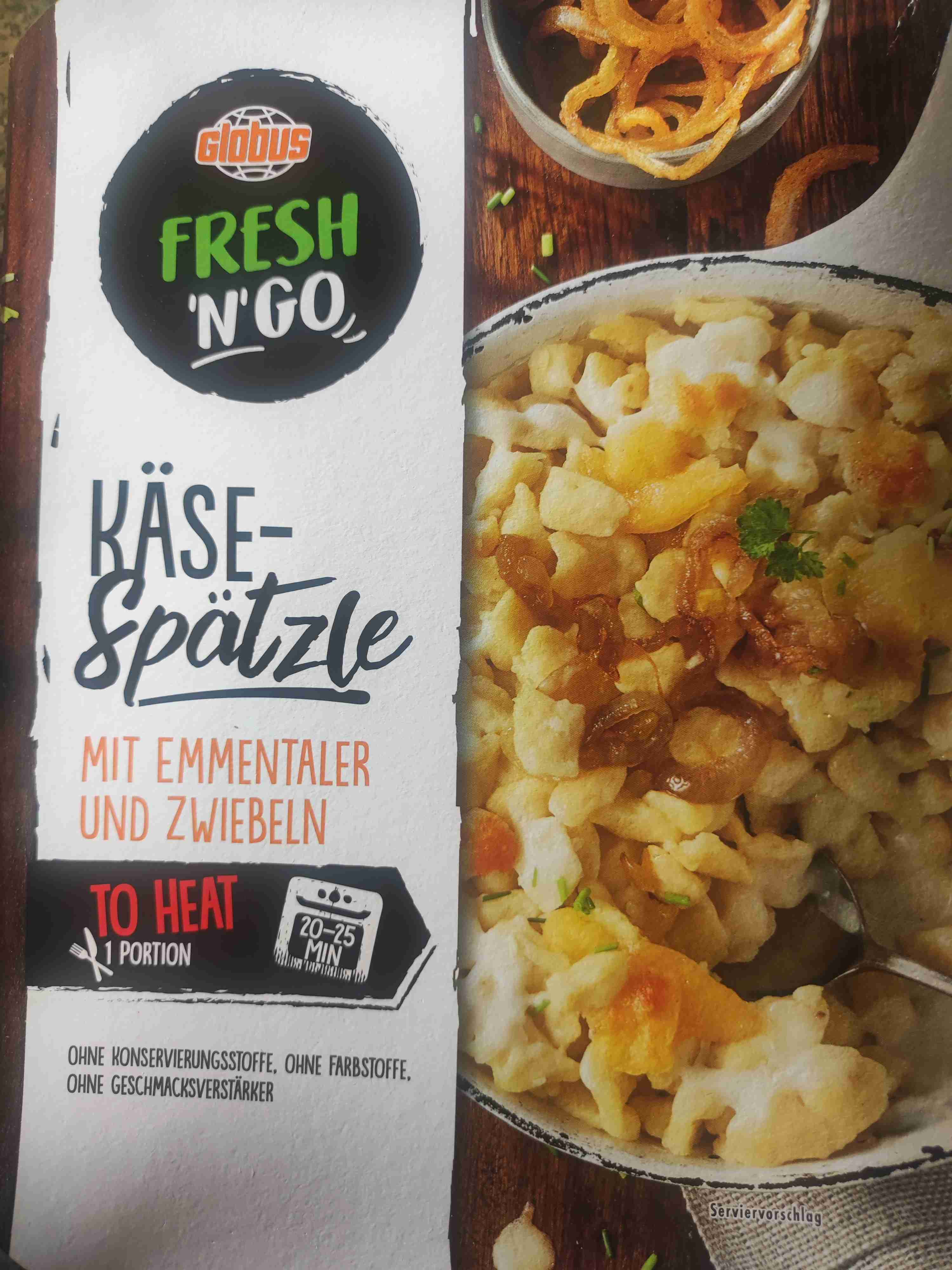 Käsespätzle mit Emmentaler und Zwiebeln 