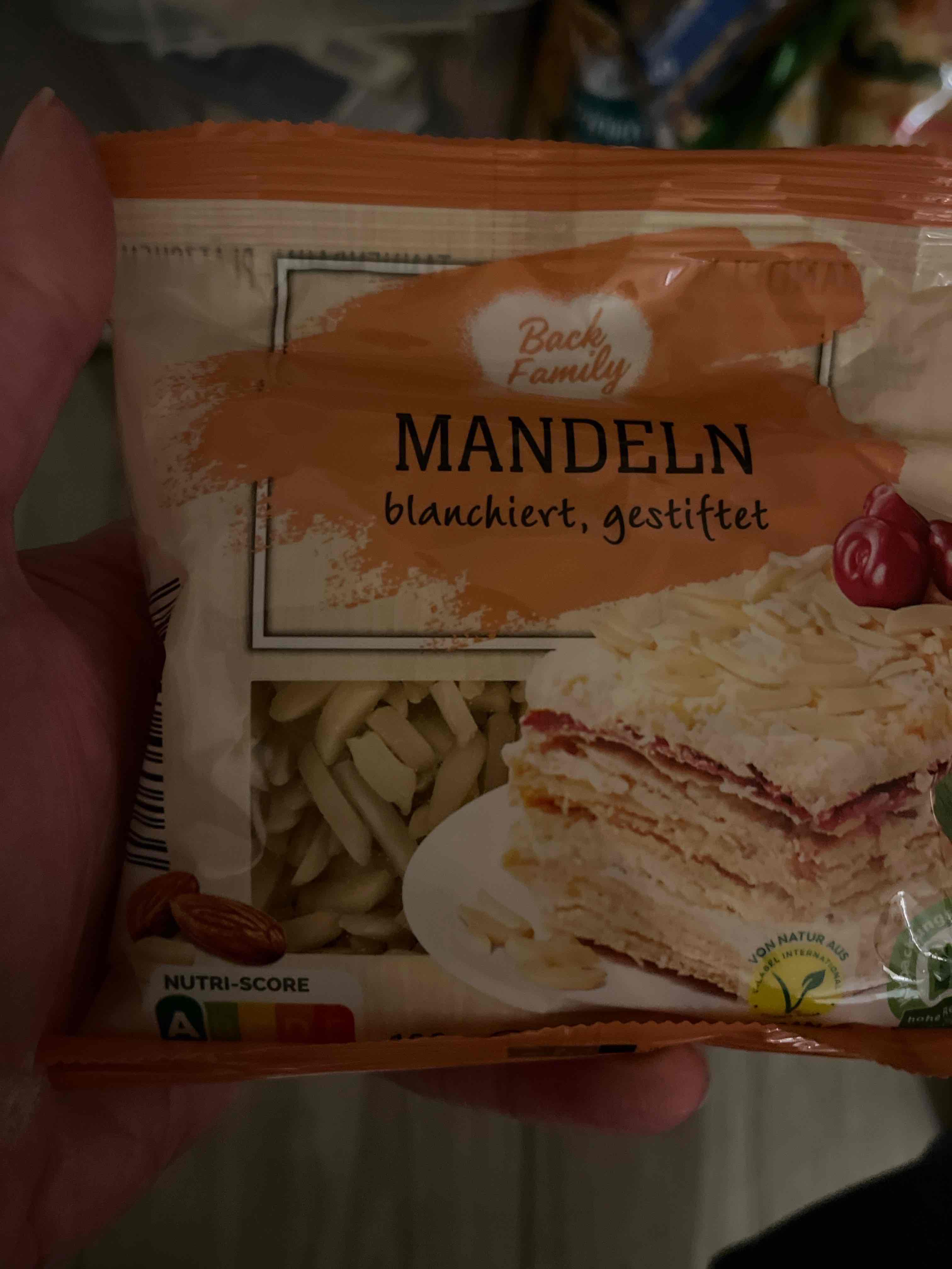 Mandeln blanchiert, gestiftet