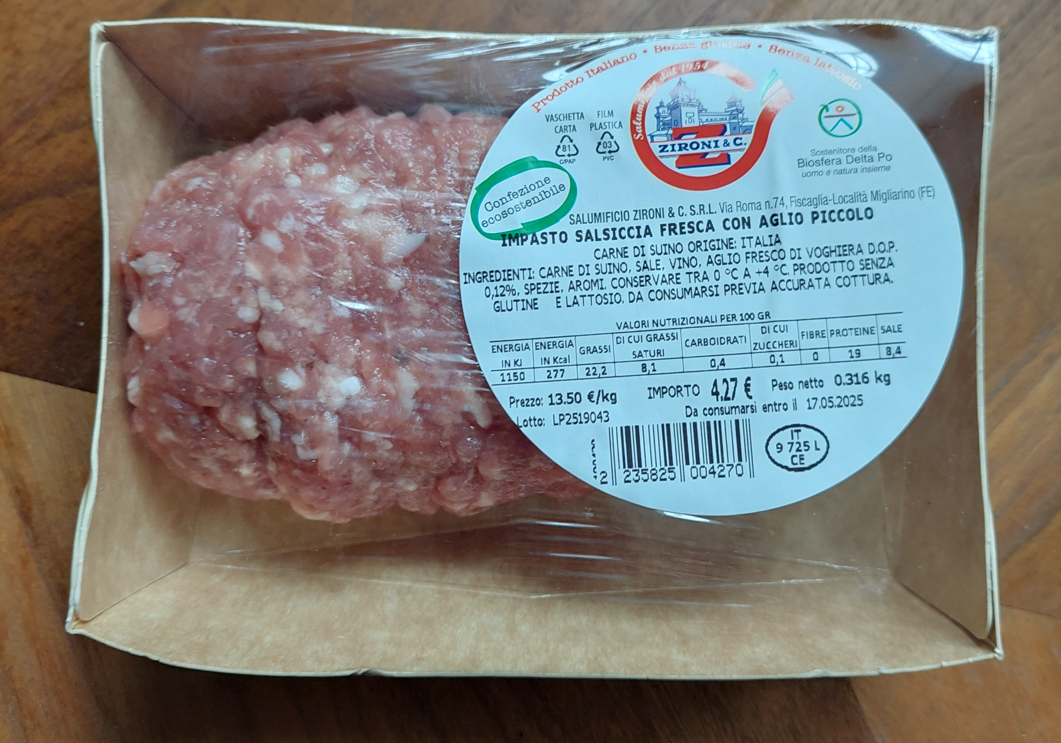 Pasto salsiccia fresca con aglio