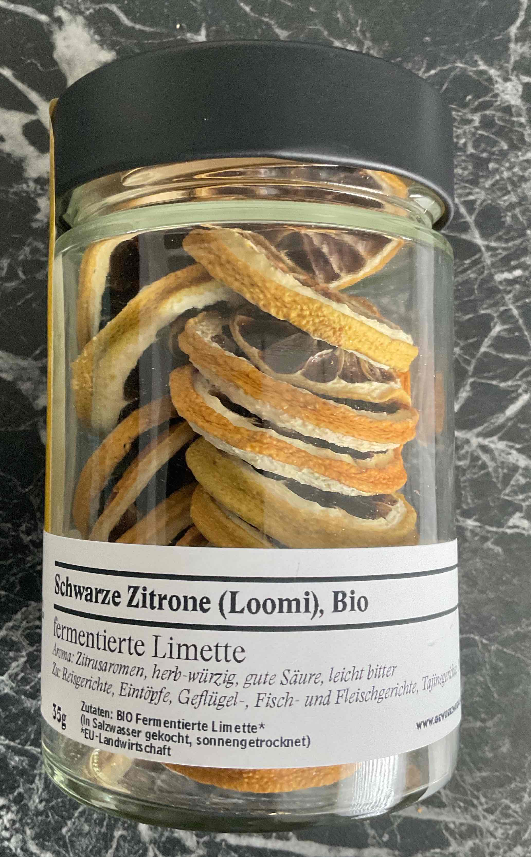Schwarze Zitrone (Loomi), Bio