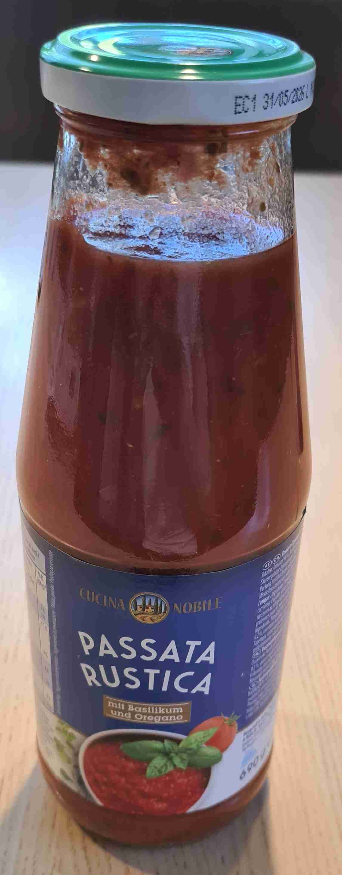 Passata Rustica mit Basilikum und Oregano