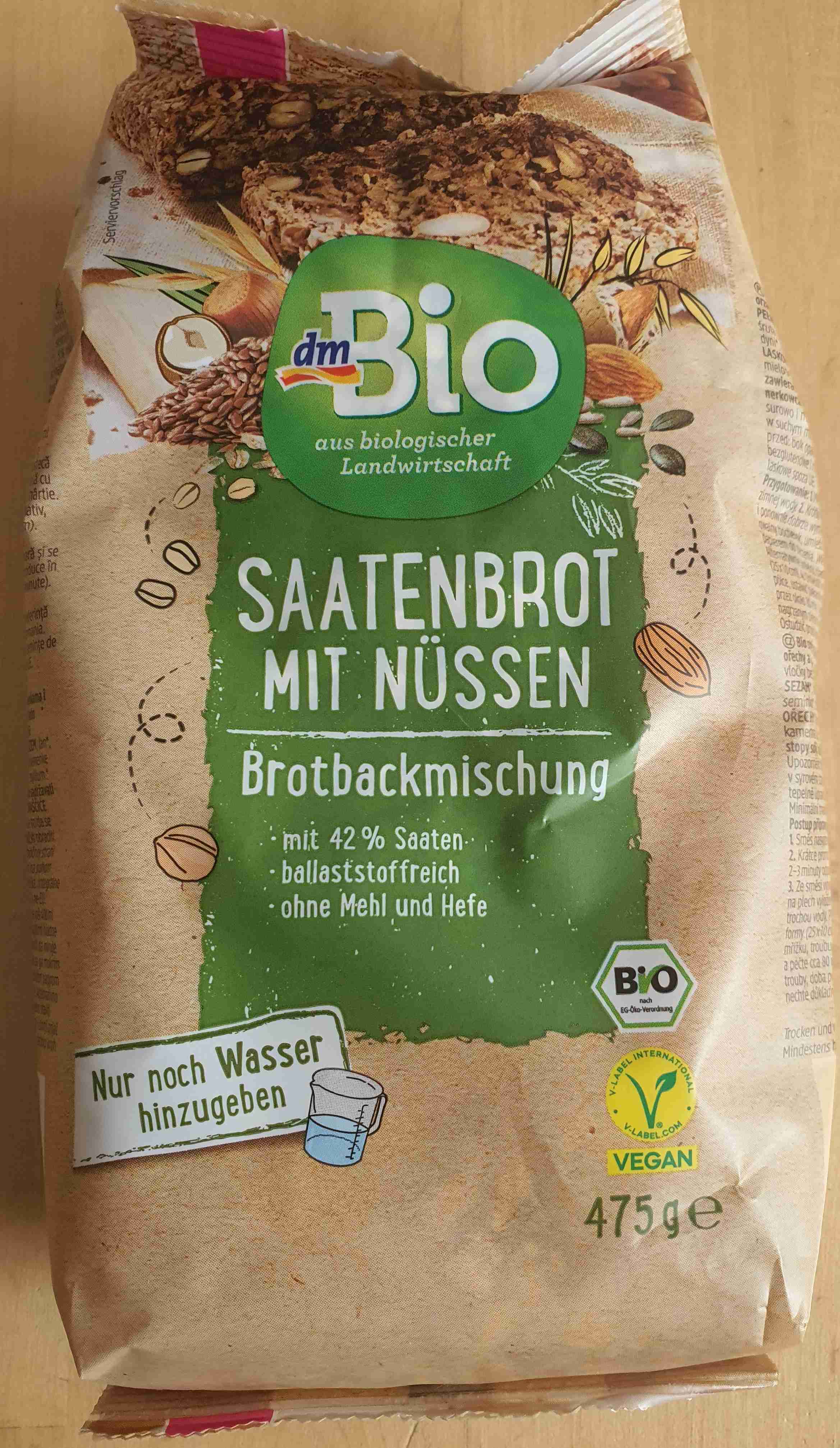 Saatenbrot mit Nüssen