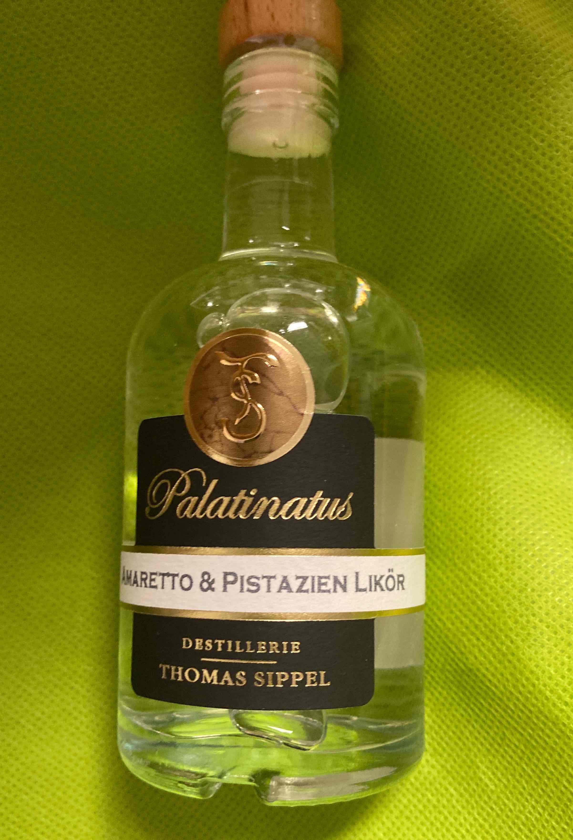 Amaretto und Pistazienlikör