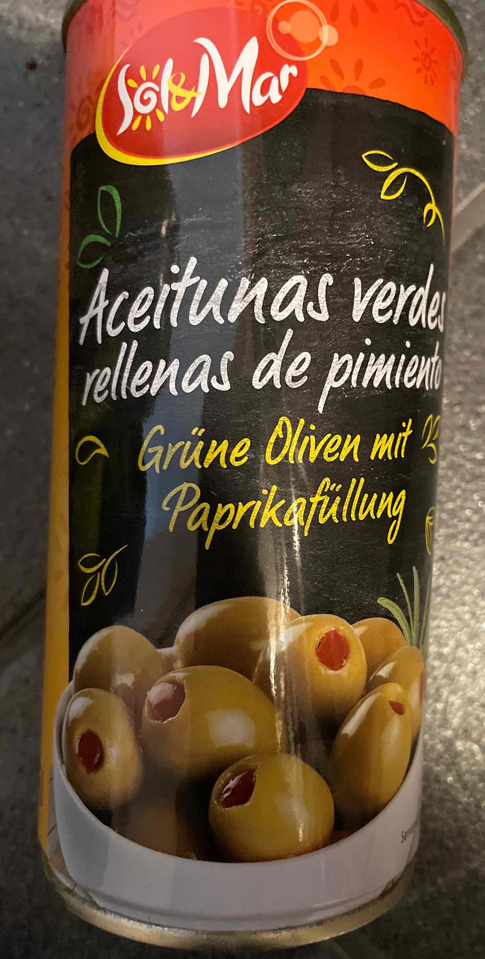 Grüne Oliven mit Paprikafüllung