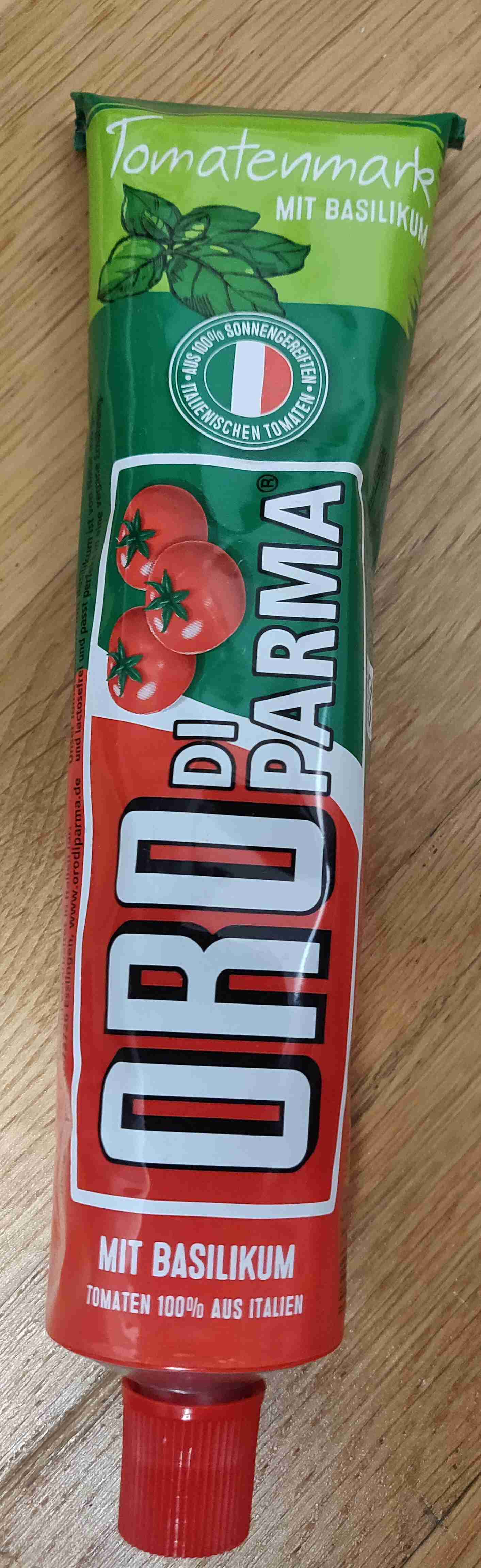 Tomatenmark mit Basilikum