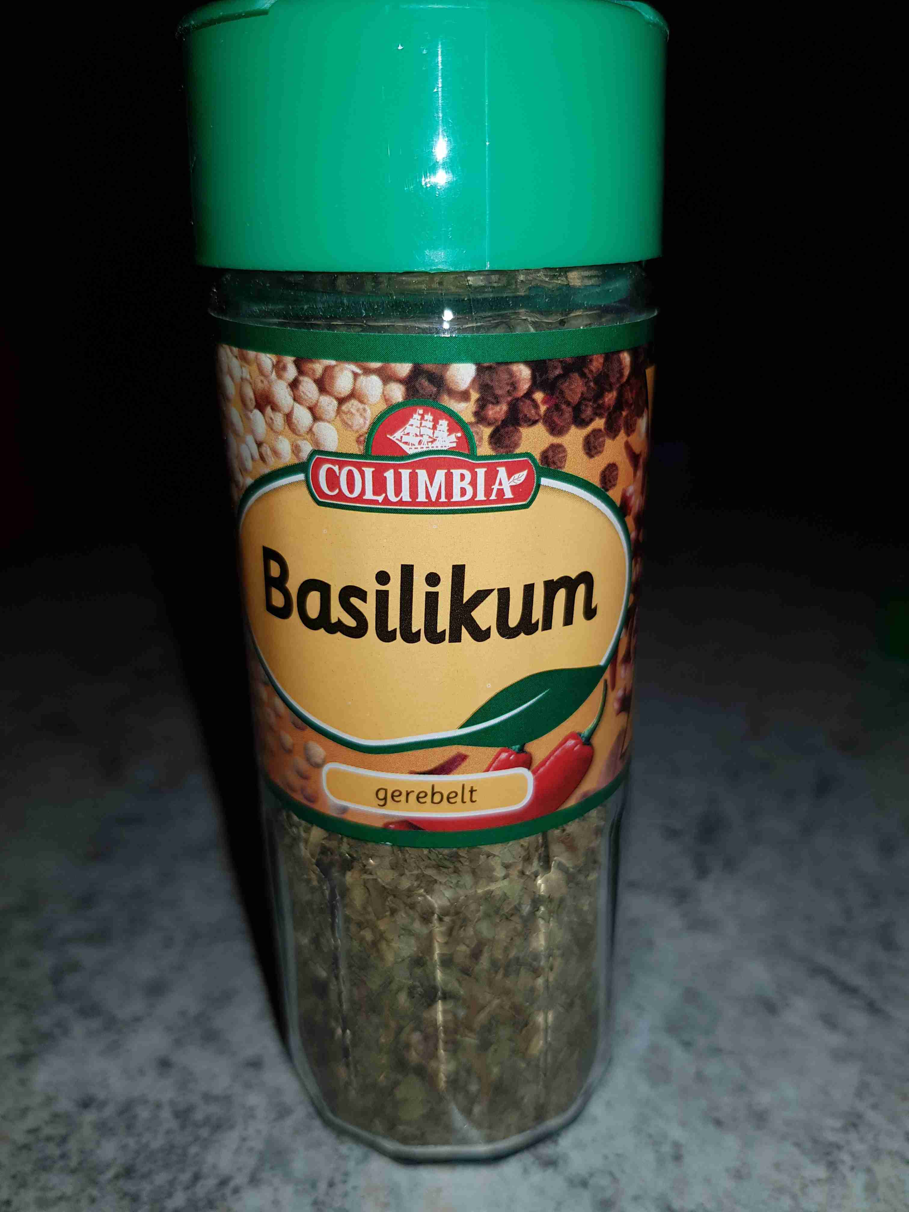 Basilikum gekerbelt