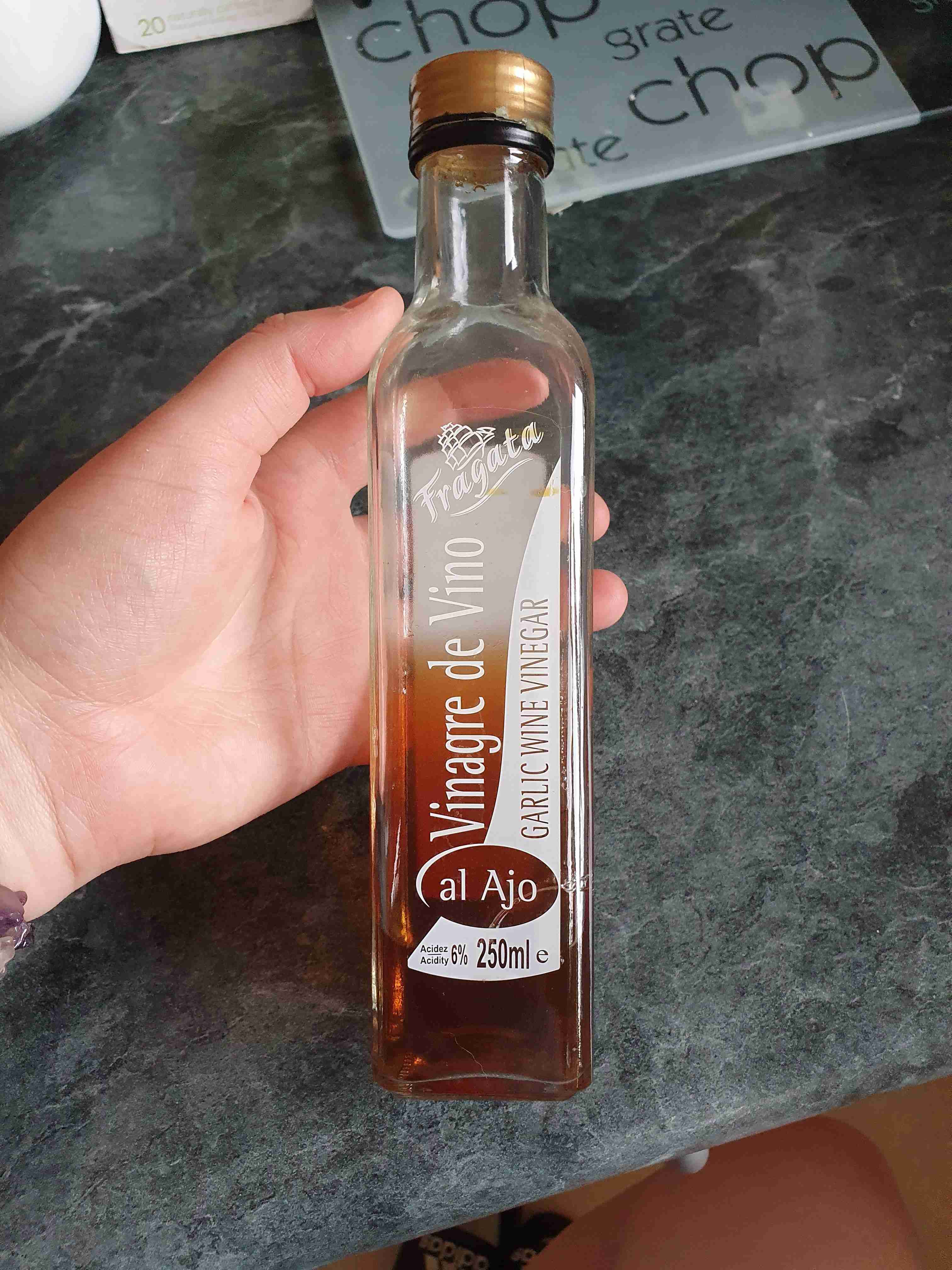 Garlic wine vinegar