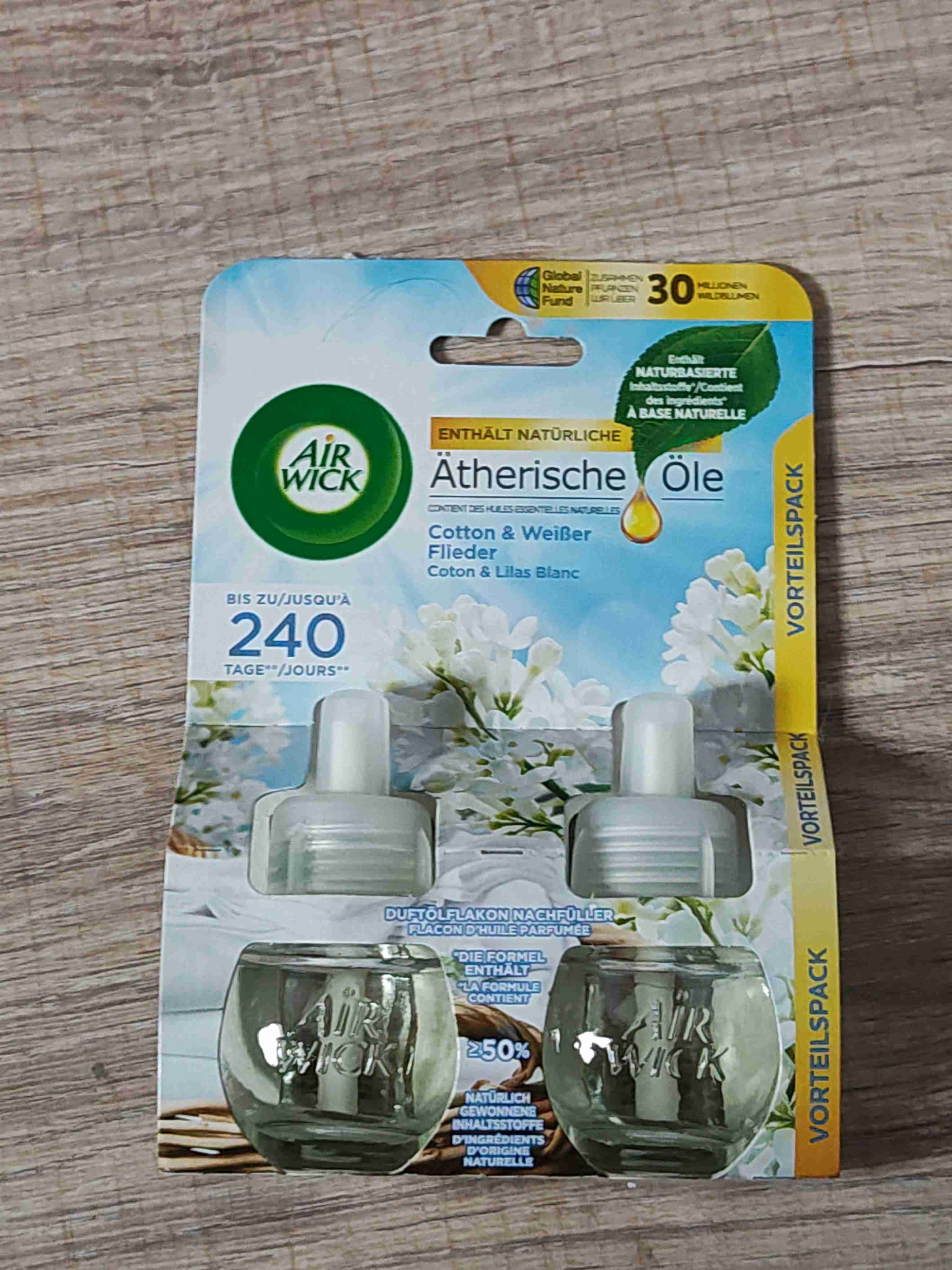 Cotton und weißer Flieder 