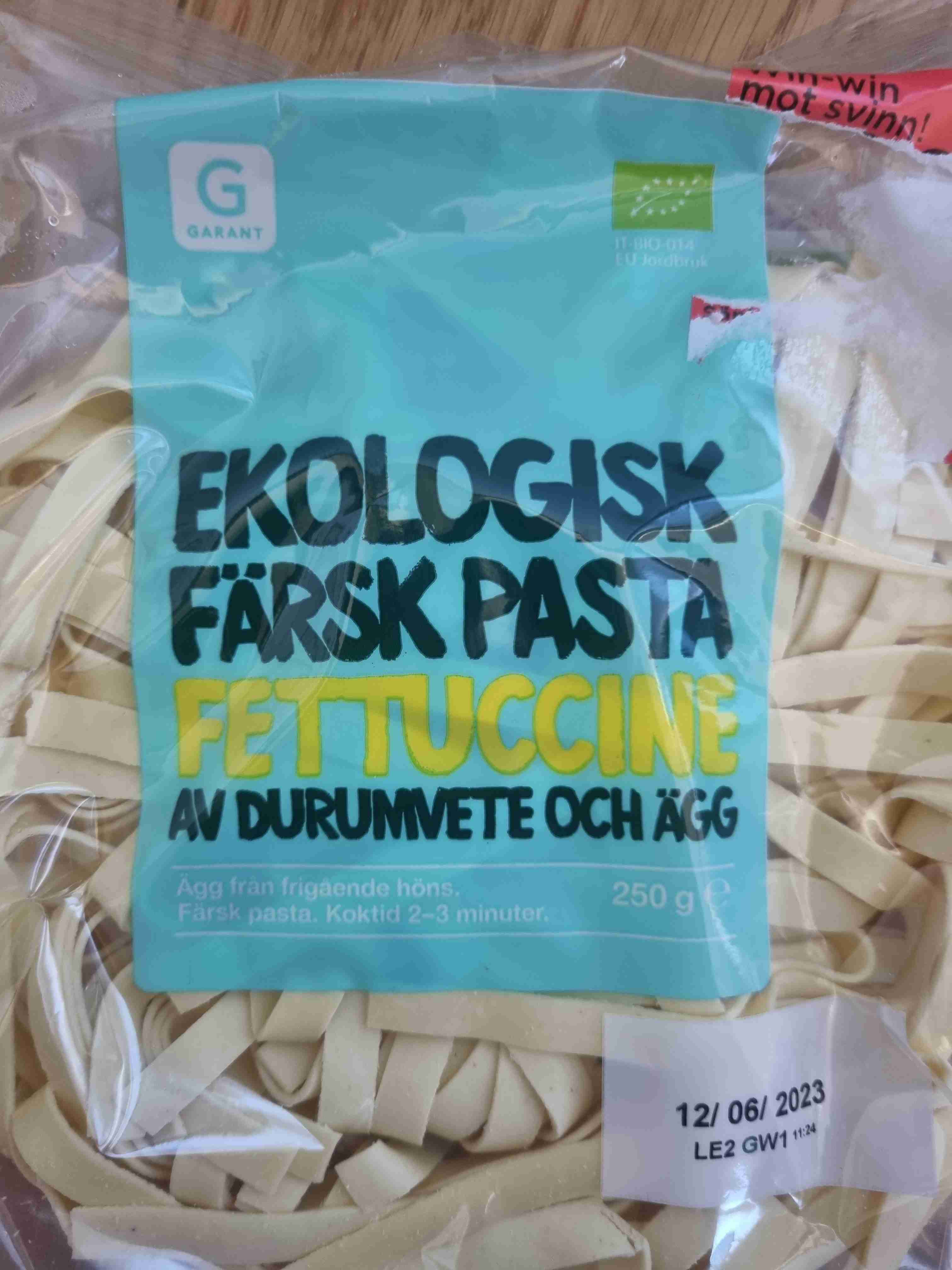 Färsk pasta fettuccine