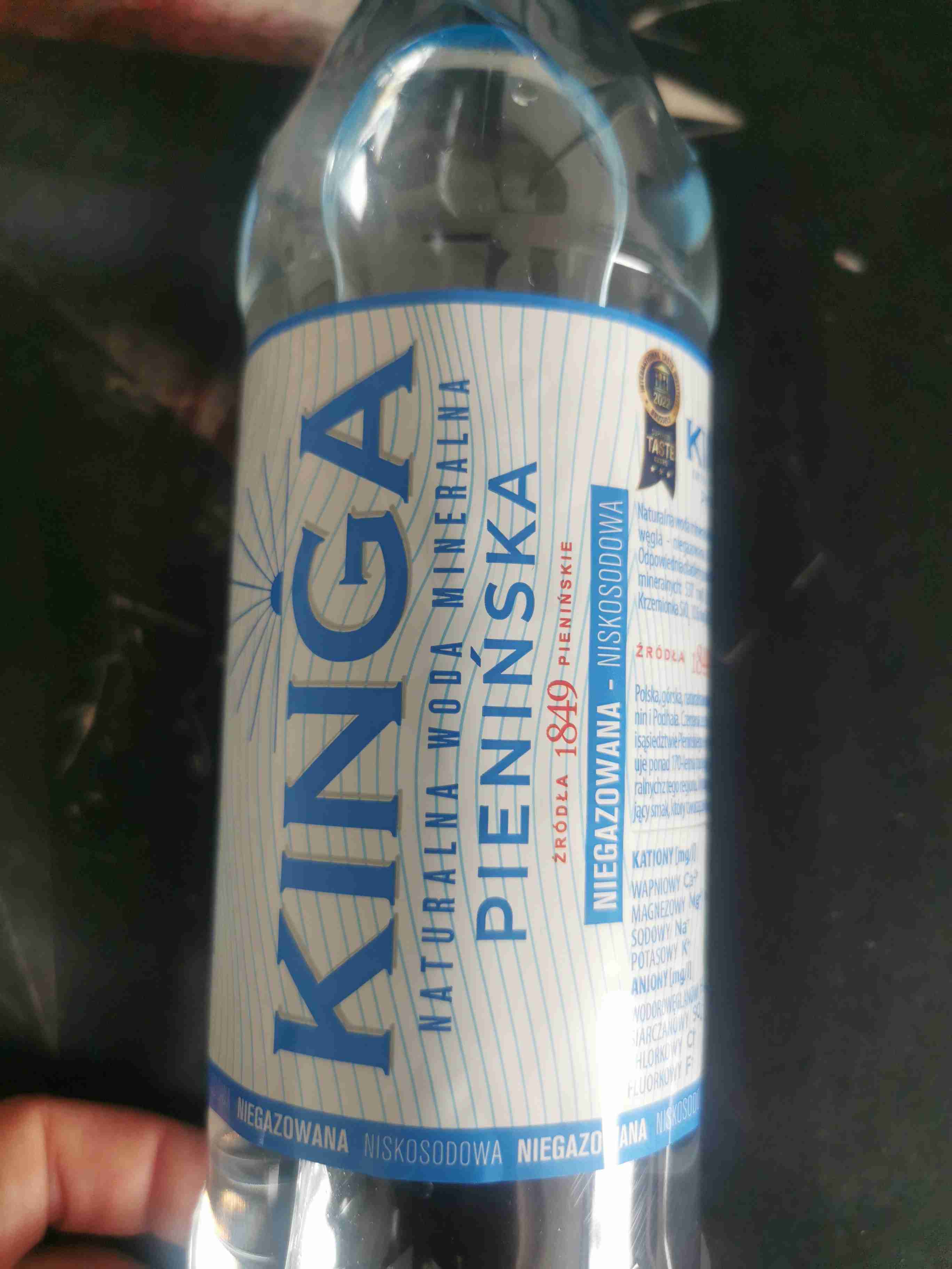 Woda niegazowana niskosodowa