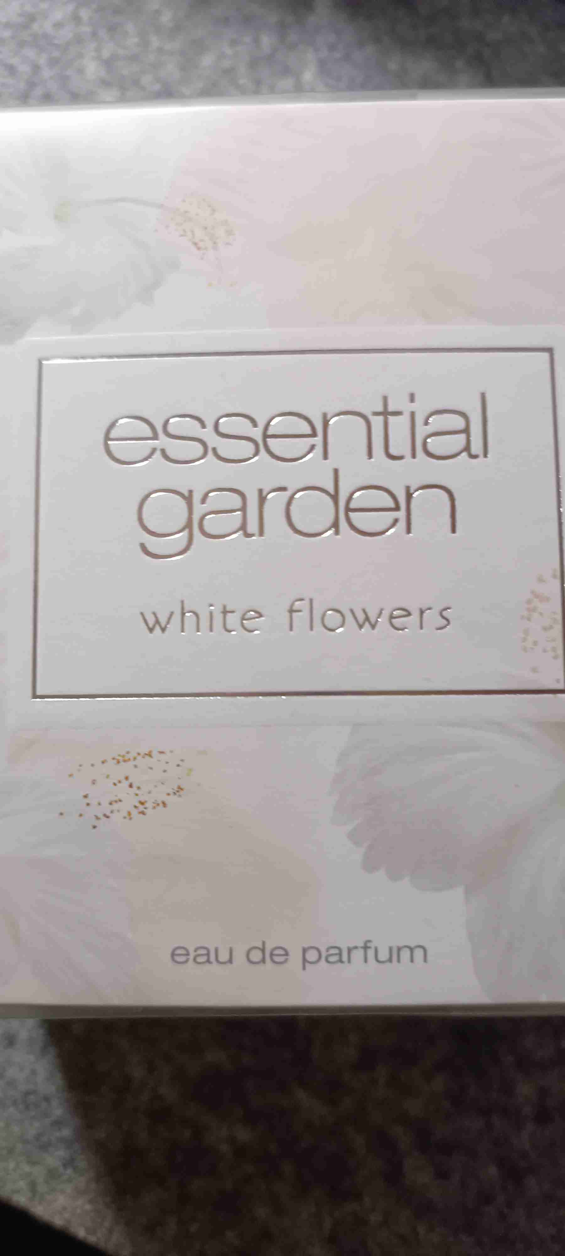 Parfum white flowers