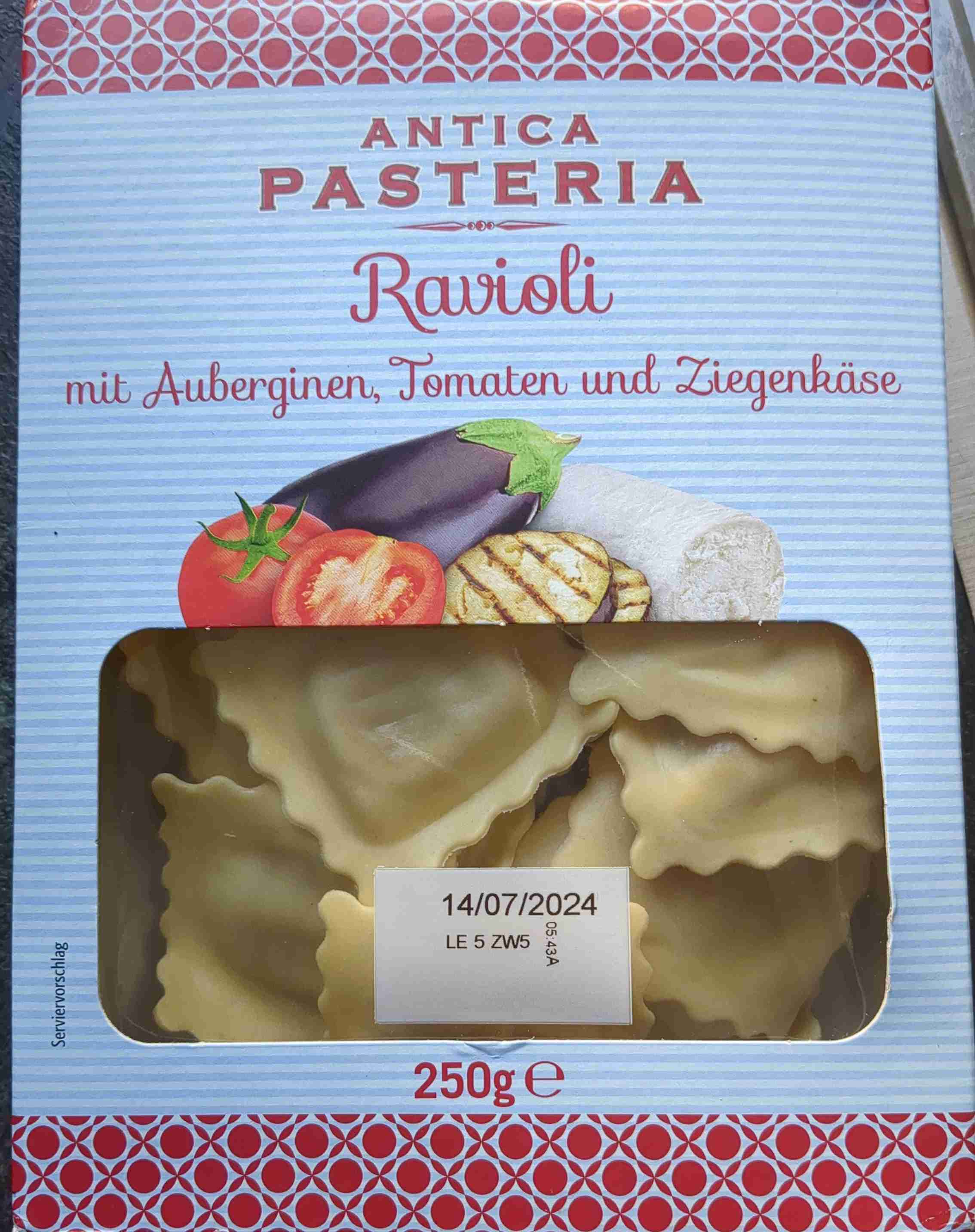 Ravioli mit Aubergine, Tomate Ziegenkäse Füllung 