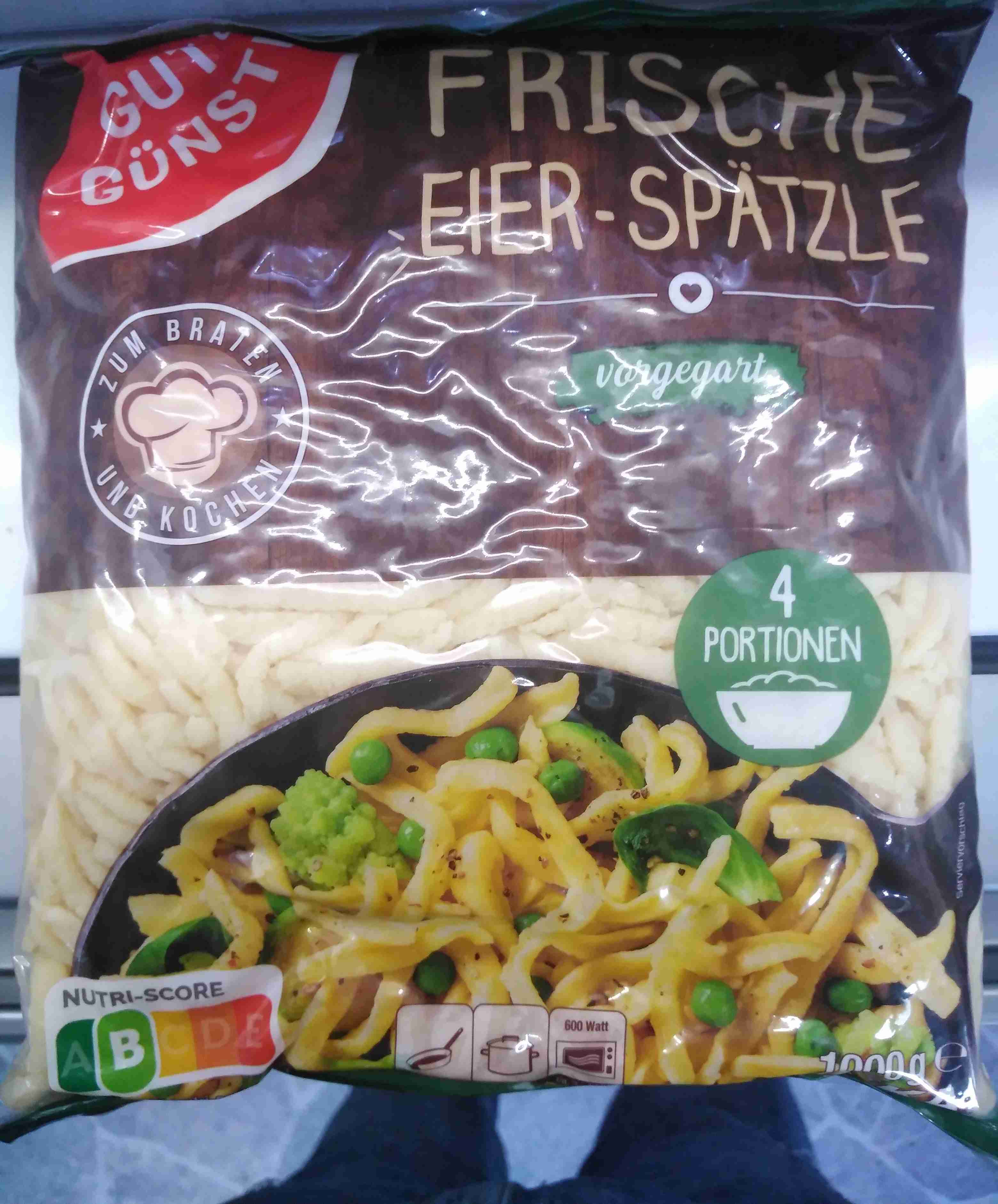 Frische Eier spätzle