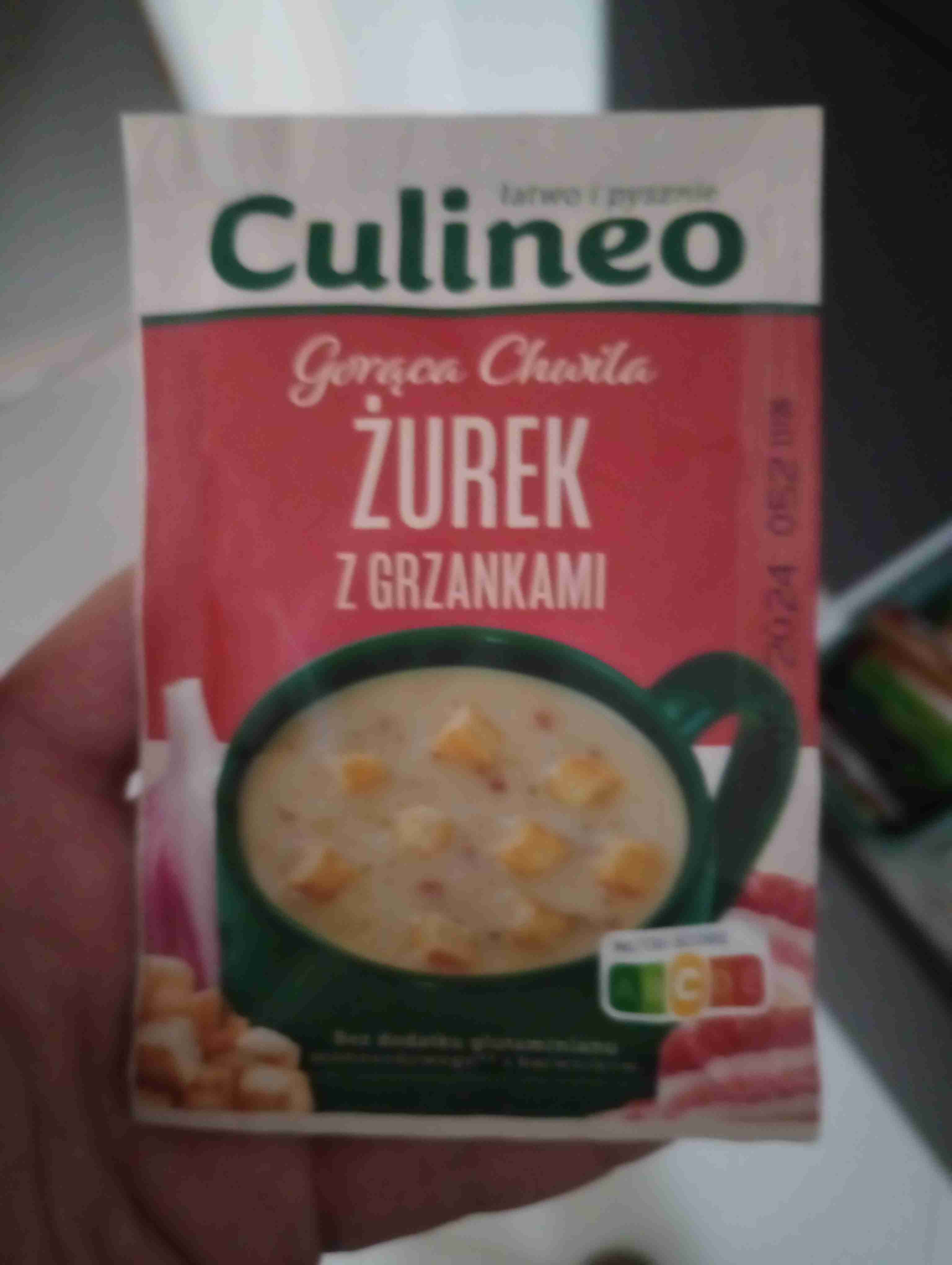 Żurek z grzankami