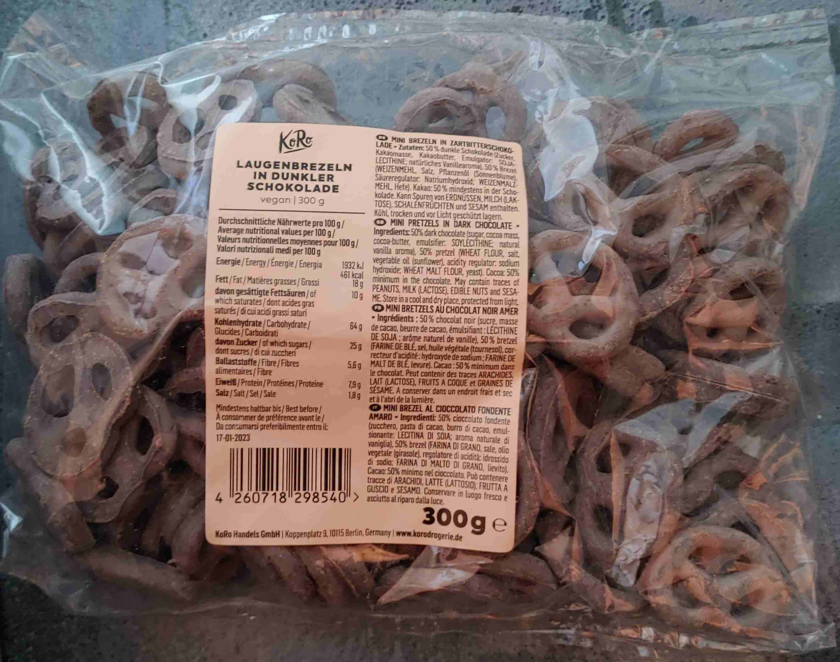 Laugenbrezeln in dunkler Schokolade