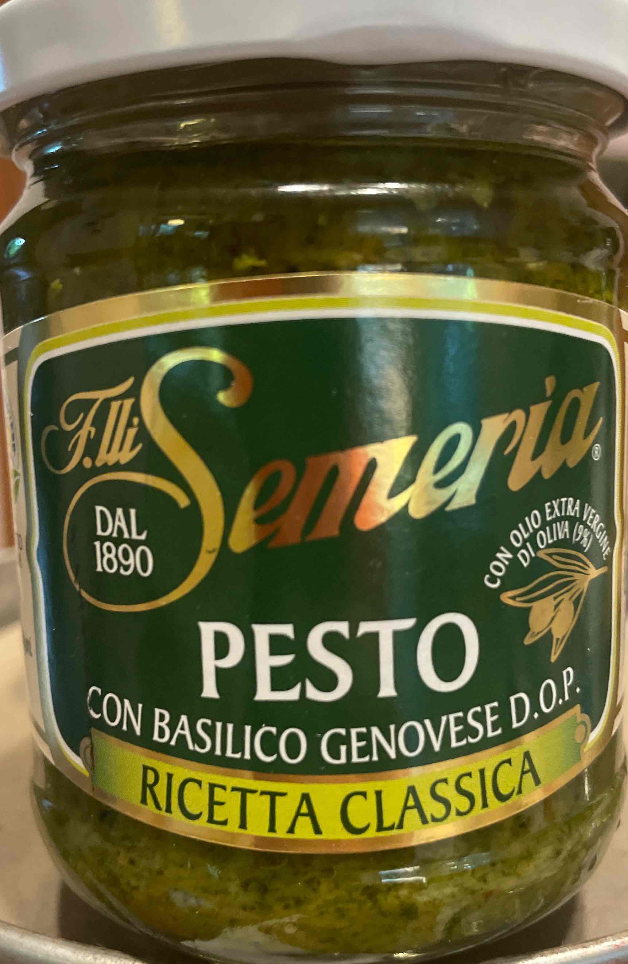 Pesto con basilico pesto zielone z bazylii