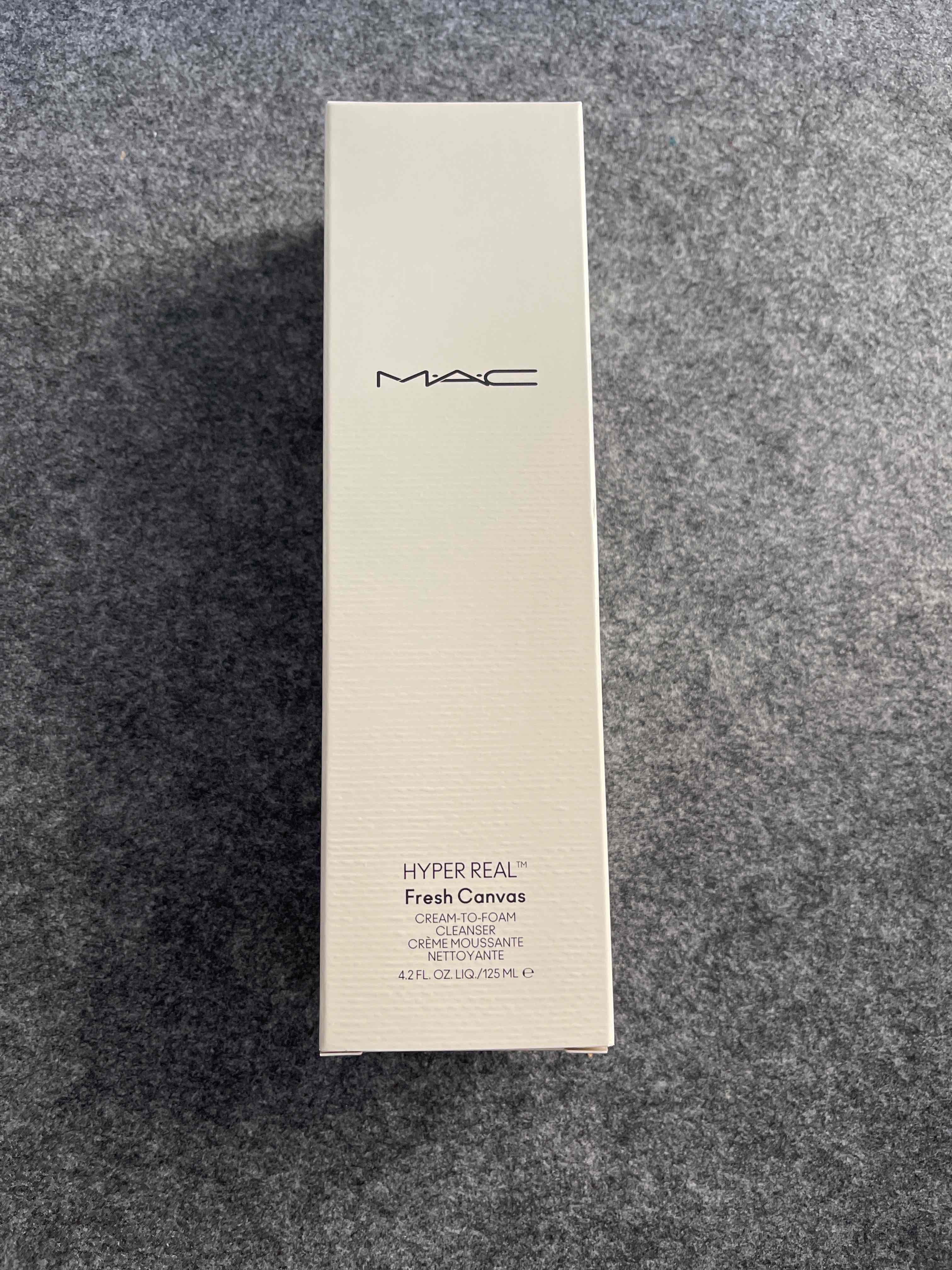 Hyper Real Fresh Canvas Cleanser
