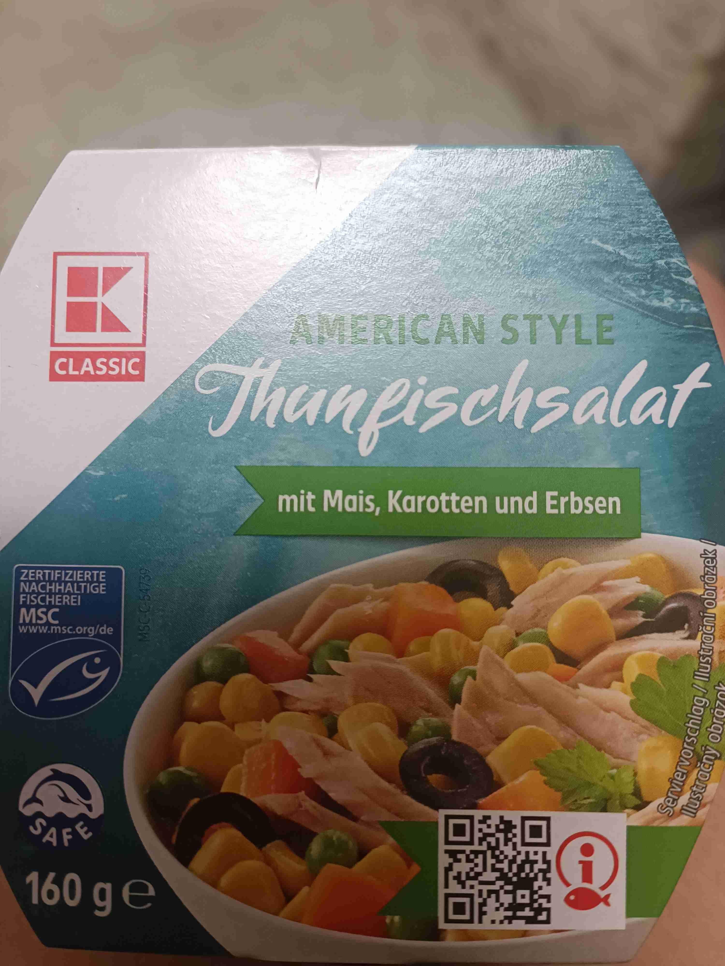 Thunfischsalat mit mais, Karotten und Erbsen 