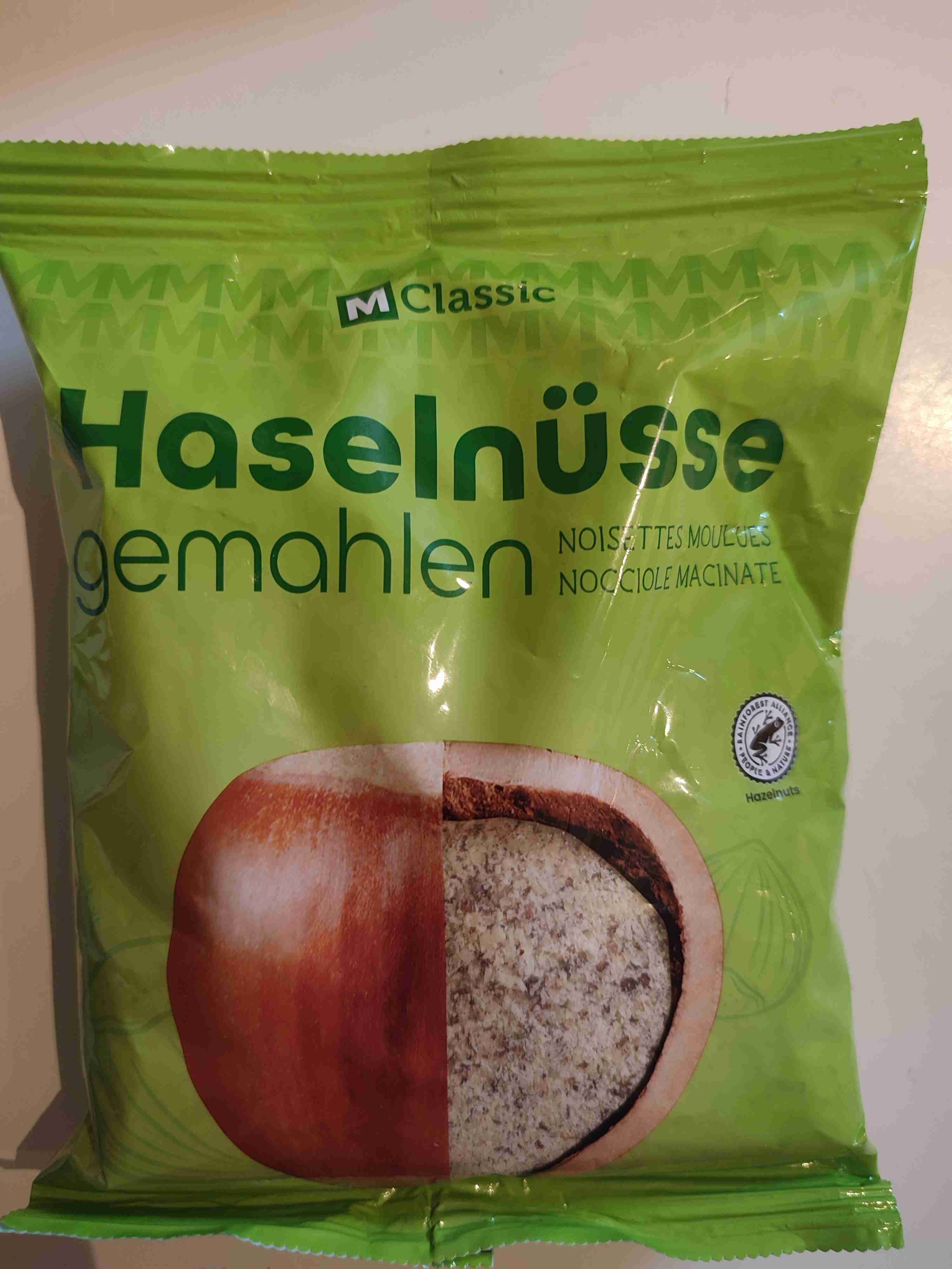 Haselnüsse gemahlen