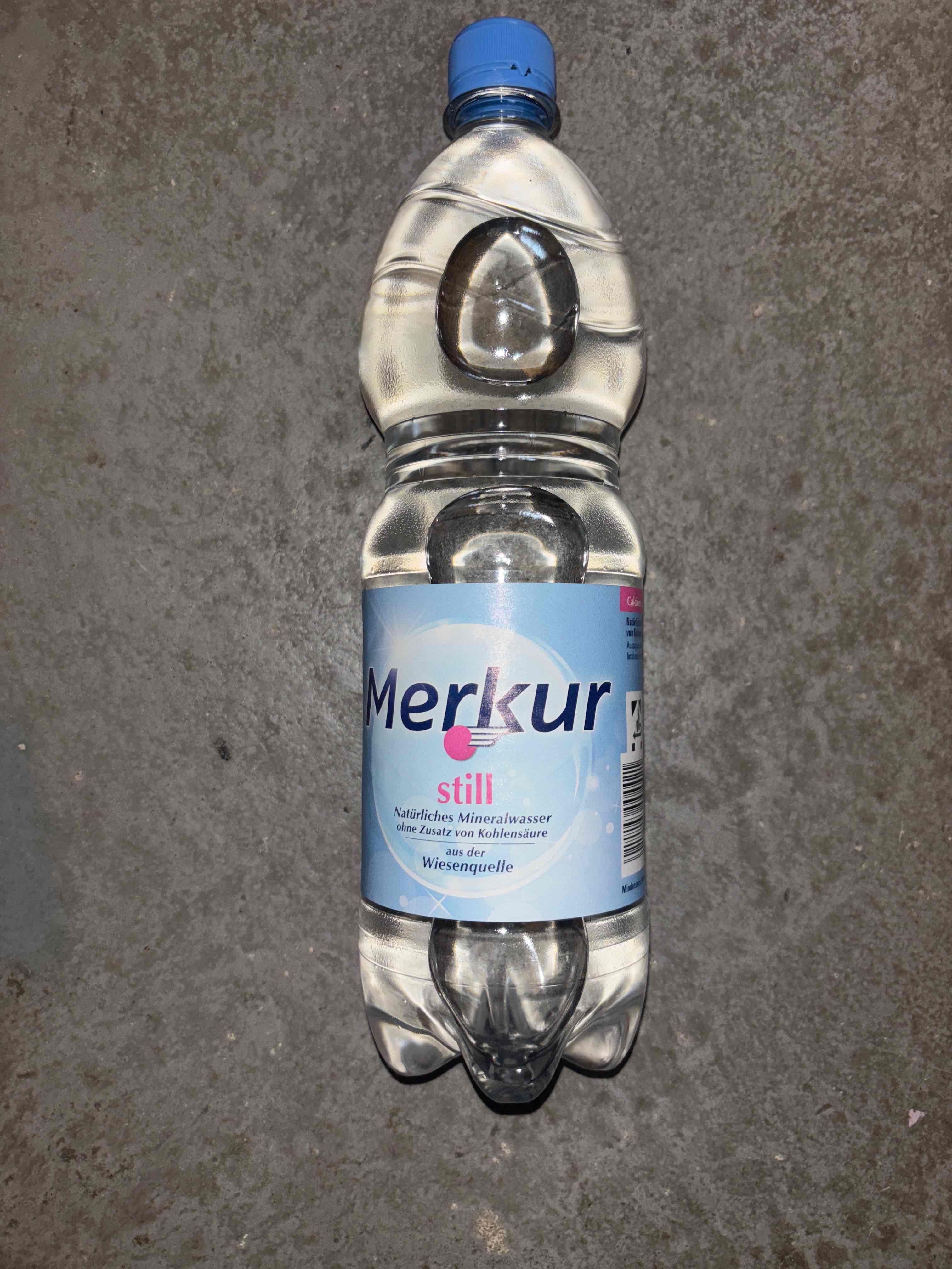 Natürliches Mineralwasser still