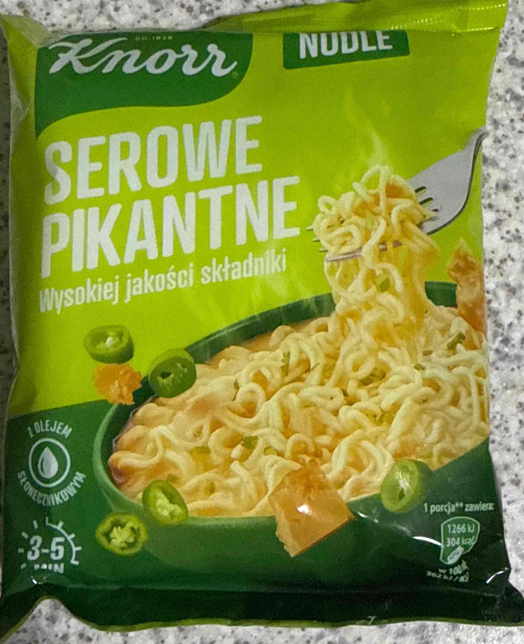 Nuddle serowe pikantne