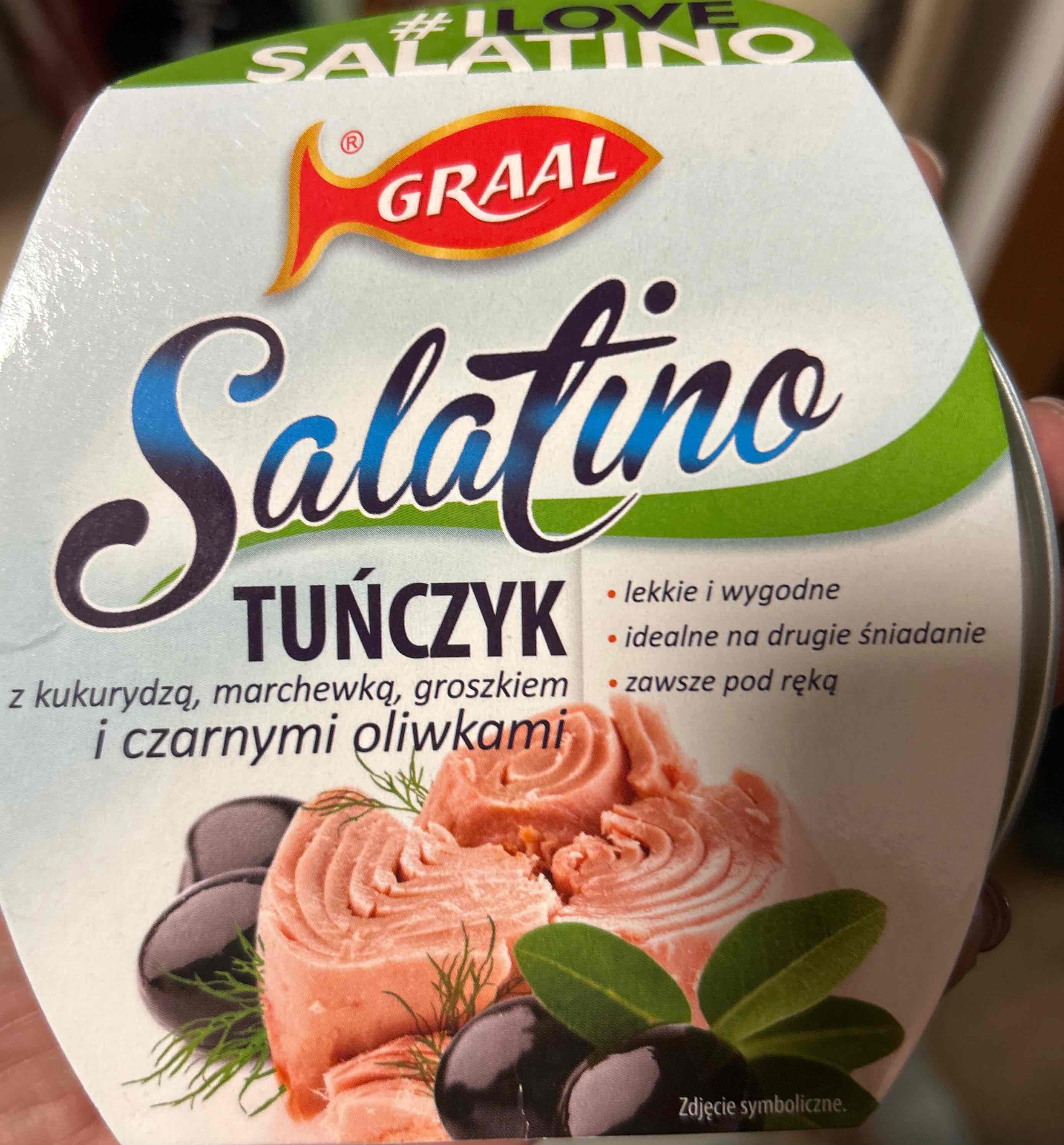 Tuńczyk z kukurydzą, marchewką i czarnymi oliwkami