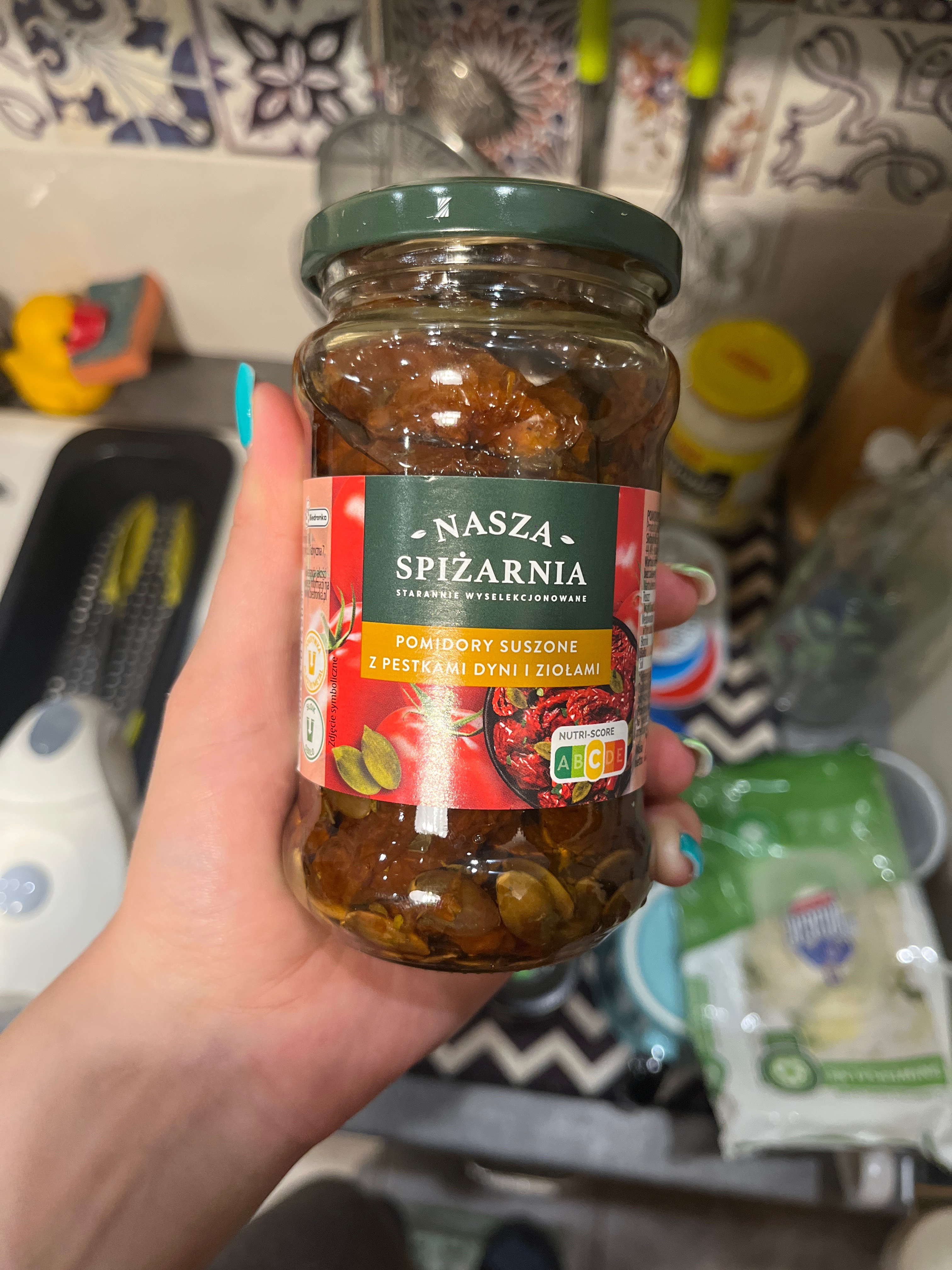 Pomidory suszone z pestkami dyni i ziołami